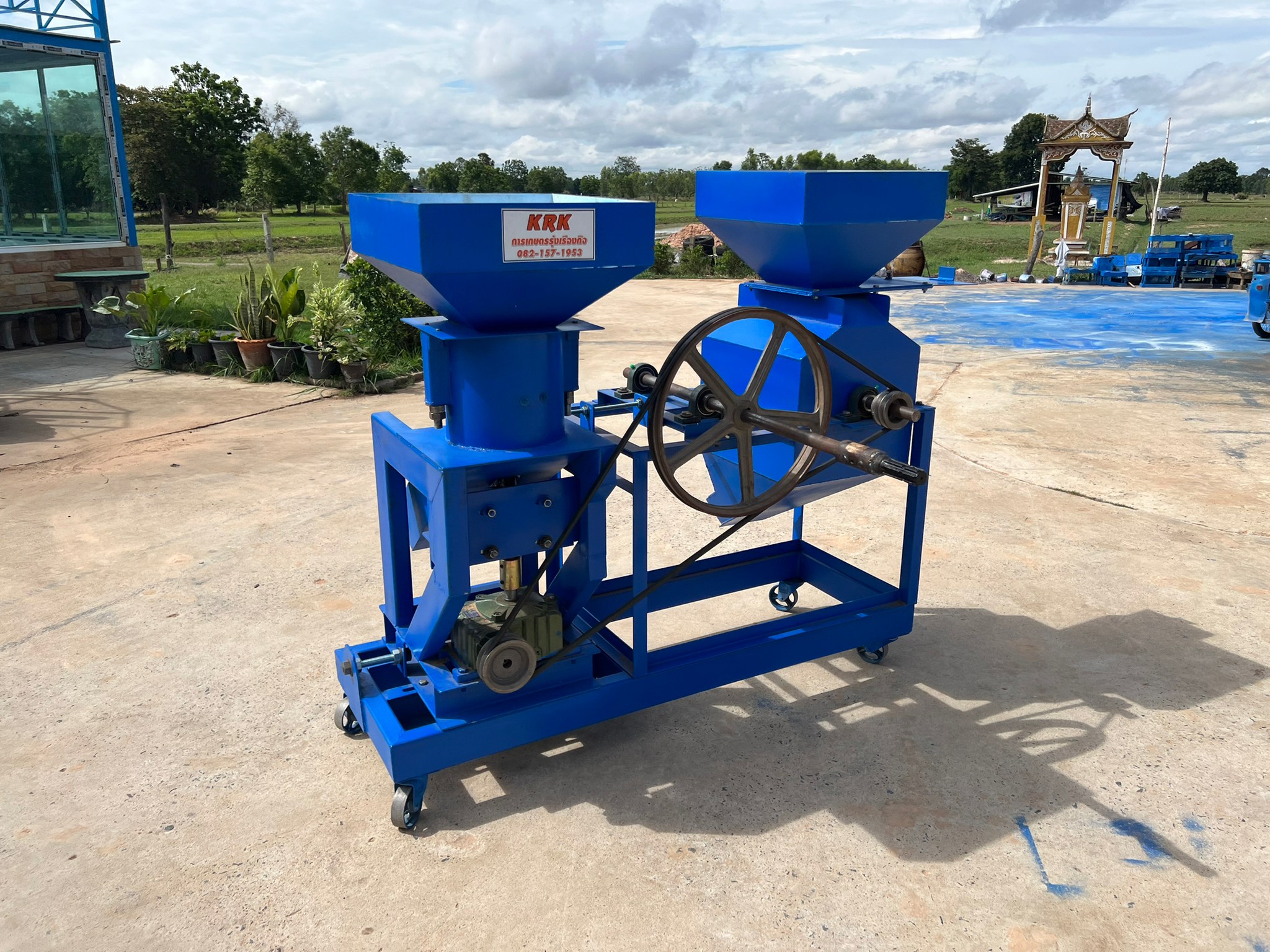 เครื่องอัดเม็ดและเครื่องตีป่น 2หัว เเบบติดรถไถนั่งขับPTO