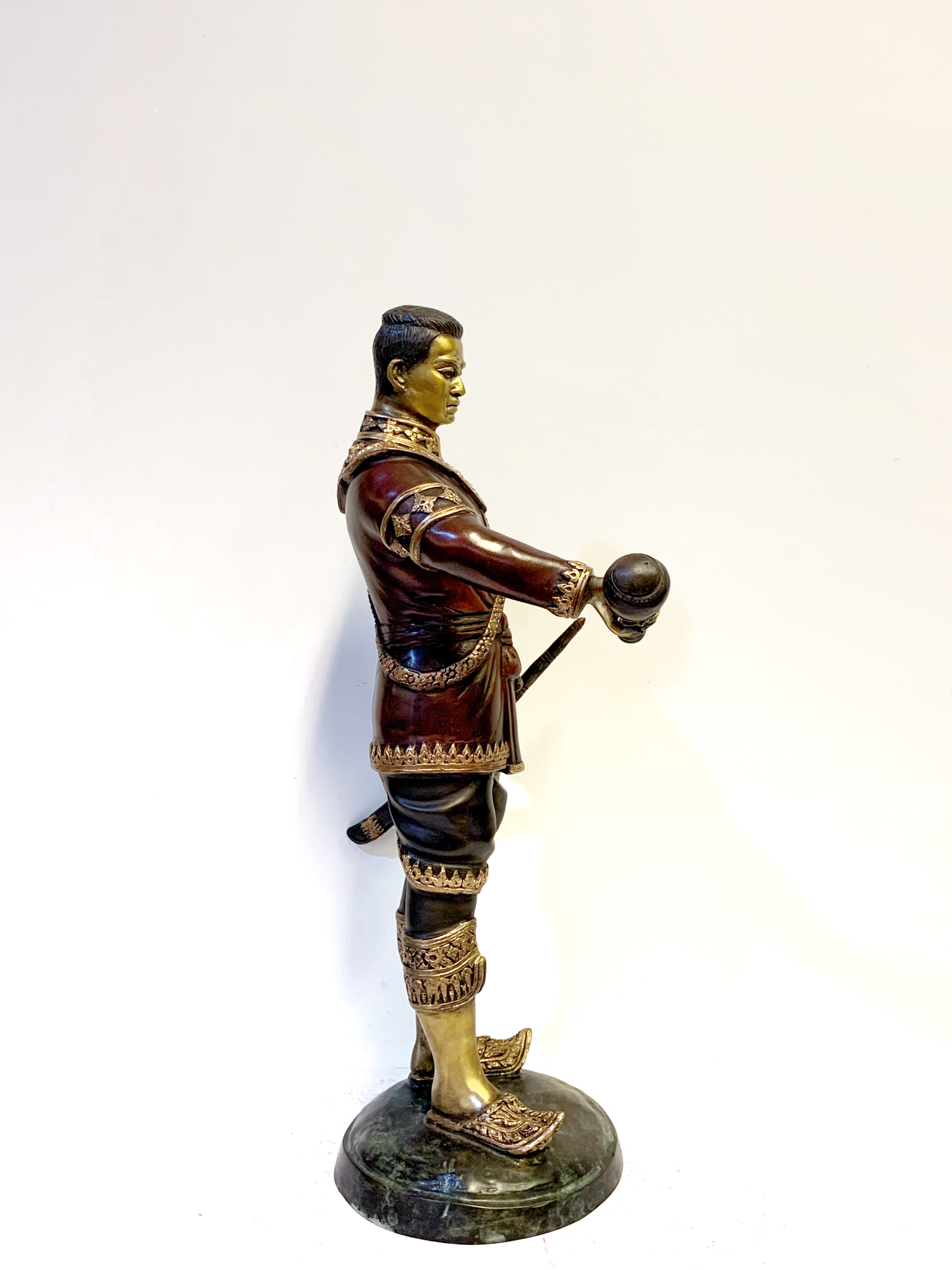 สมเด็จพระนเรศวรมหาราช ยืนหลั่งทักษิโณทก หน้าตัก 9 นิ้ว