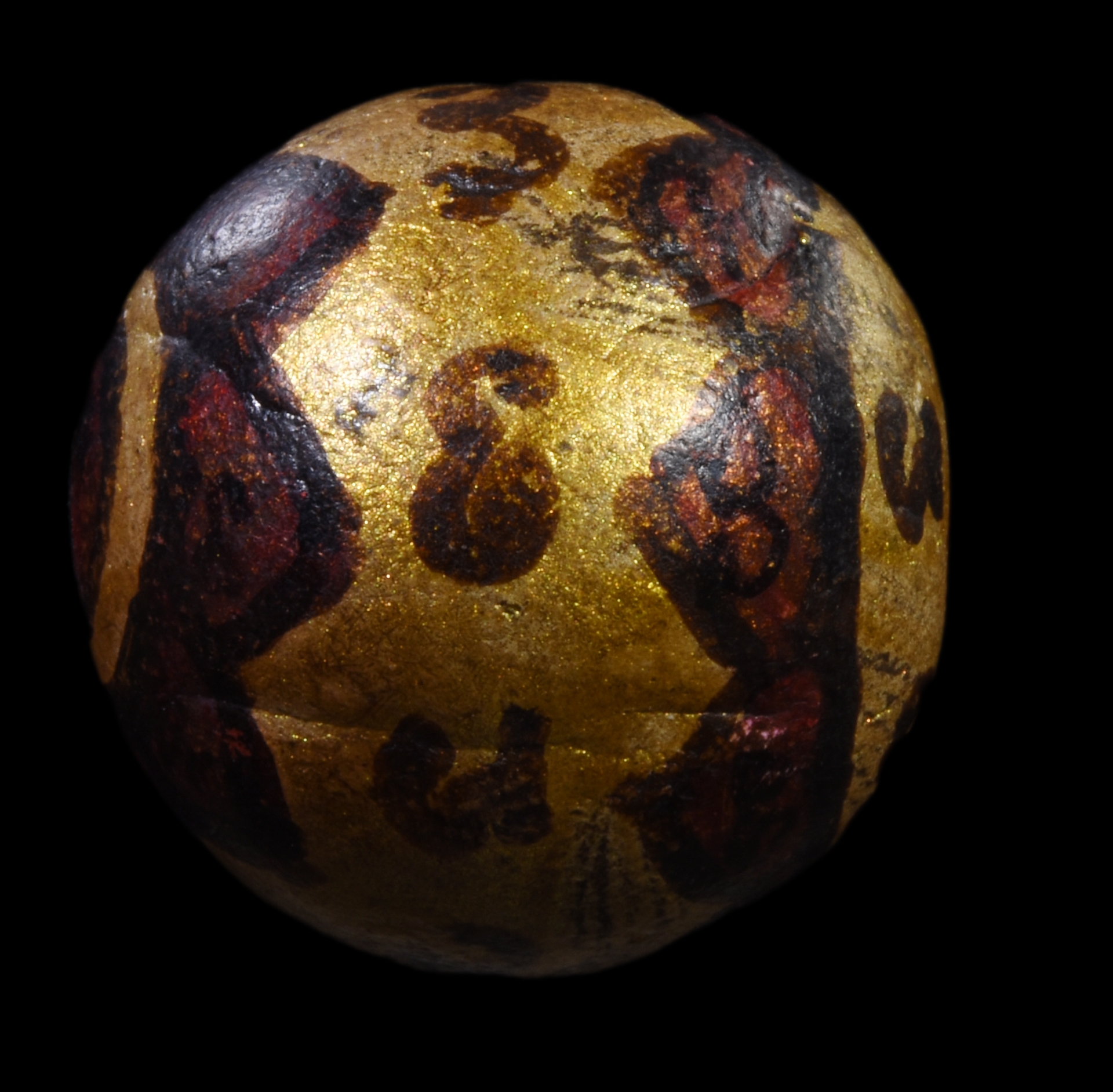 ลูกอมเนื้อผง ปิดทอง ลงยันต์