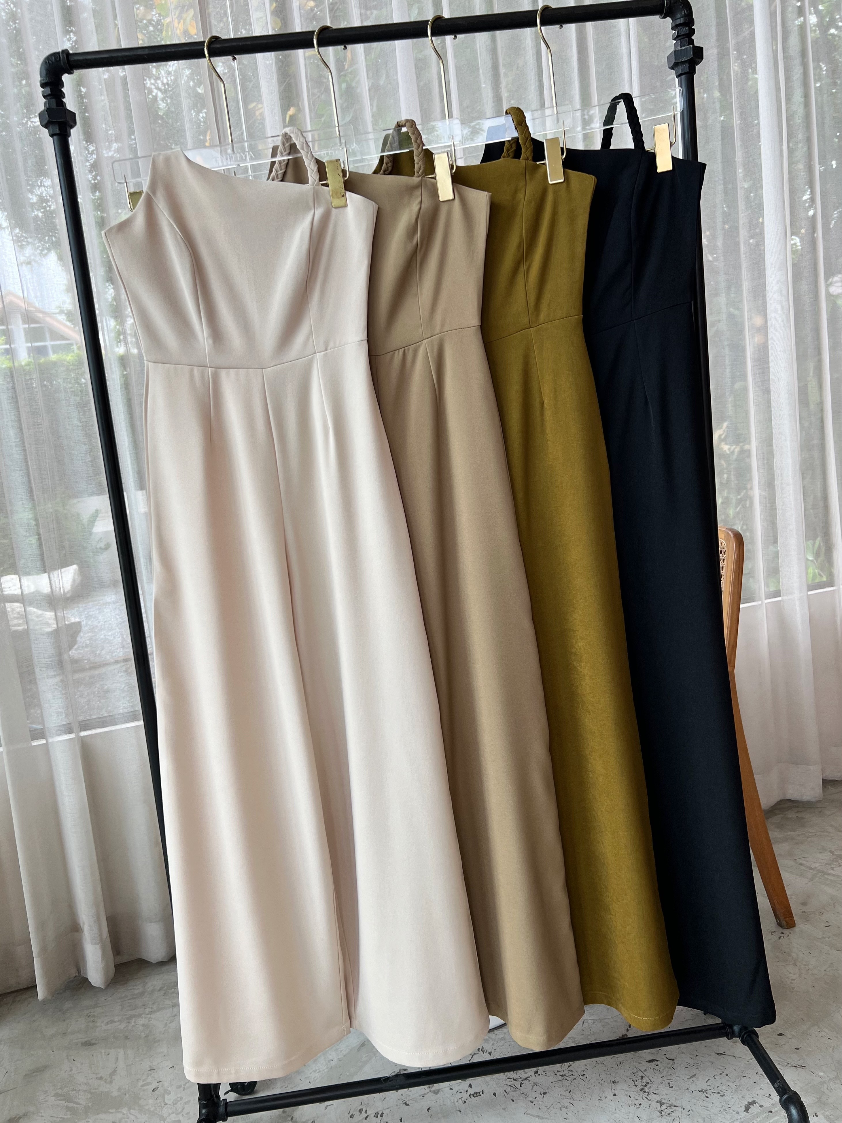 Pira Jumpsuite #4812 งานจั๊มสูททรงเป๊ะ ผ้าพรีเมี่ยม ดีไซน์คล้องคอสายถักเปียดีเทลเก๋ ซิปซ่อน thitiya