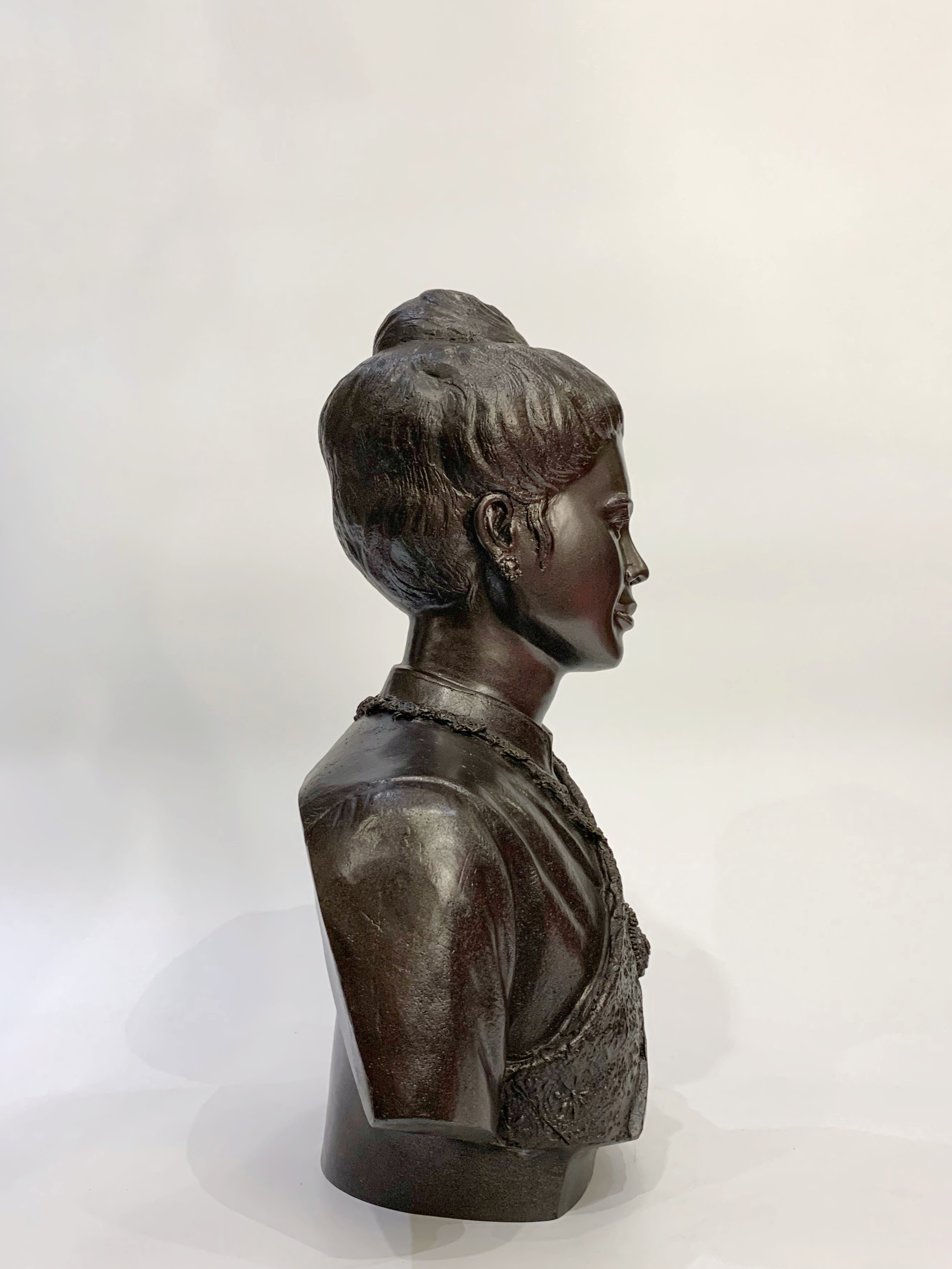 สมเด็จพระนางเจ้าสิริกิติ์ ครึ่งพระองค์