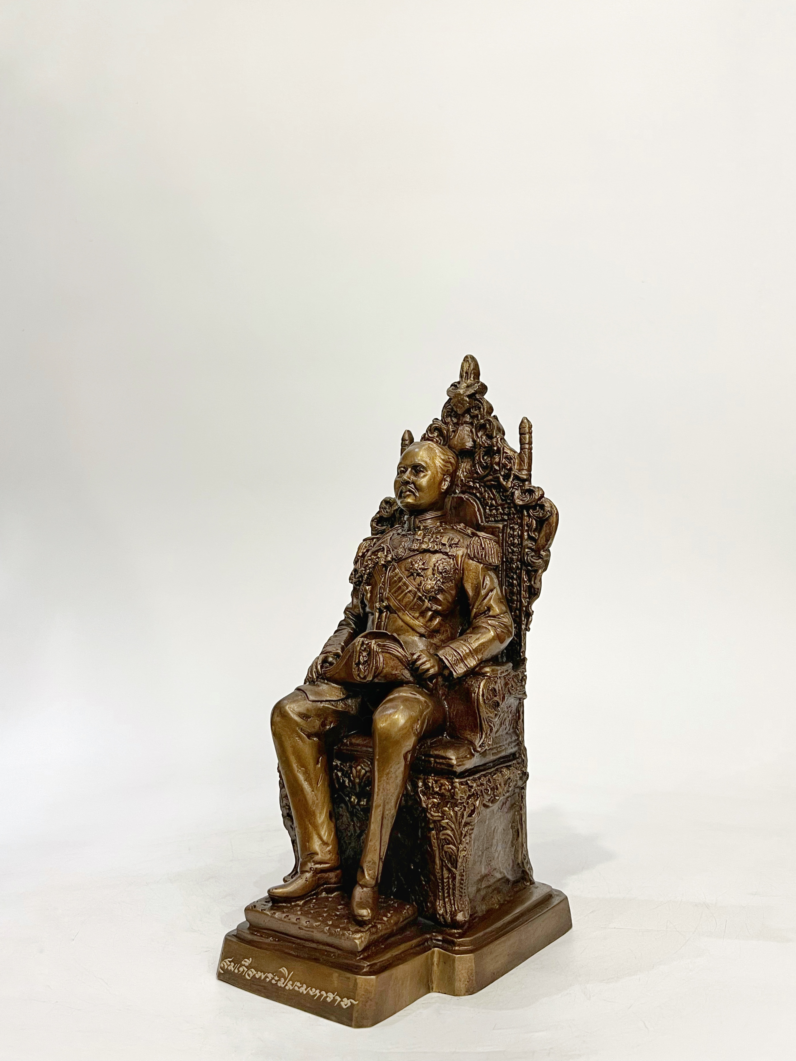 รัชกาลที่ 5 นั่งบัลลังก์ หน้าตัก 5 นิ้ว