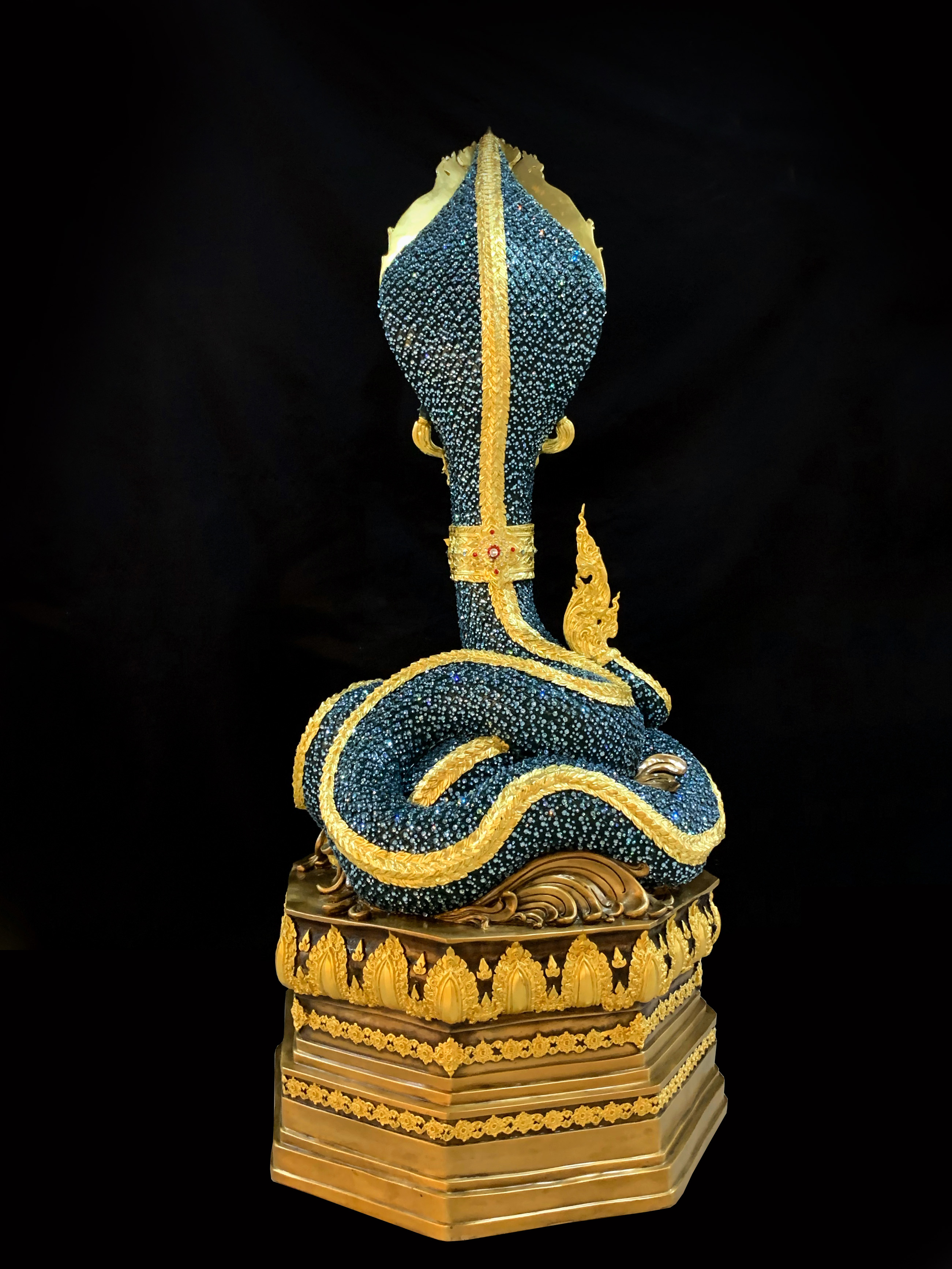 พญานาค สูง 159 cm.