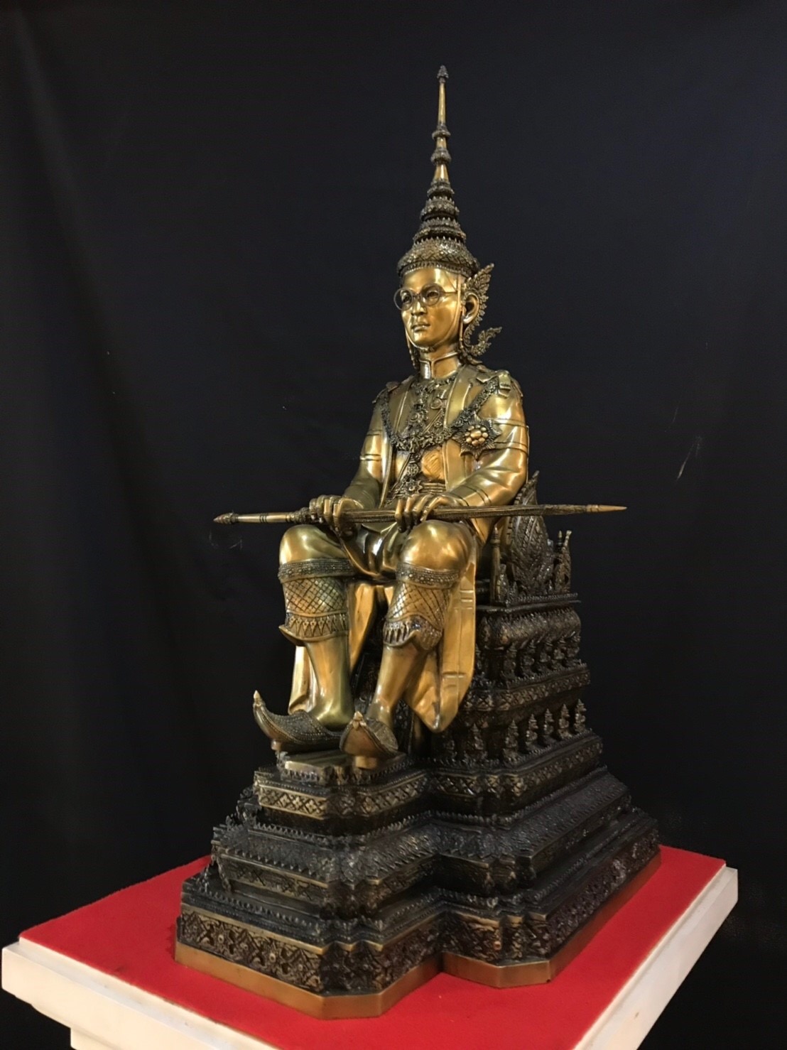 รัชกาลที่ 9 นั่งบัลลังก์ หน้าตัก 16 นิ้ว