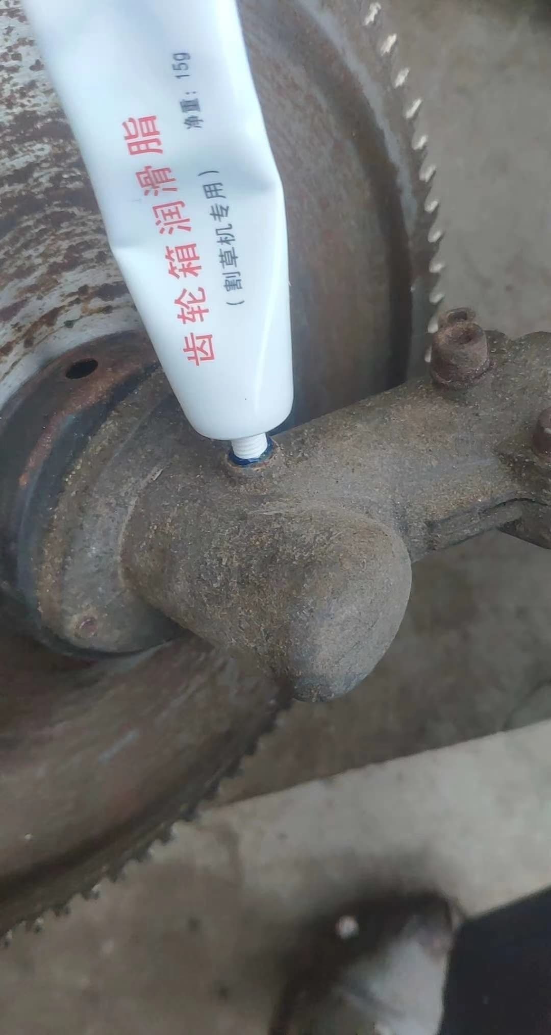 จาระบีใส่หัวเกียร์ เครื่องตัดหญ้า หลอดเล็ก 15 กรัม