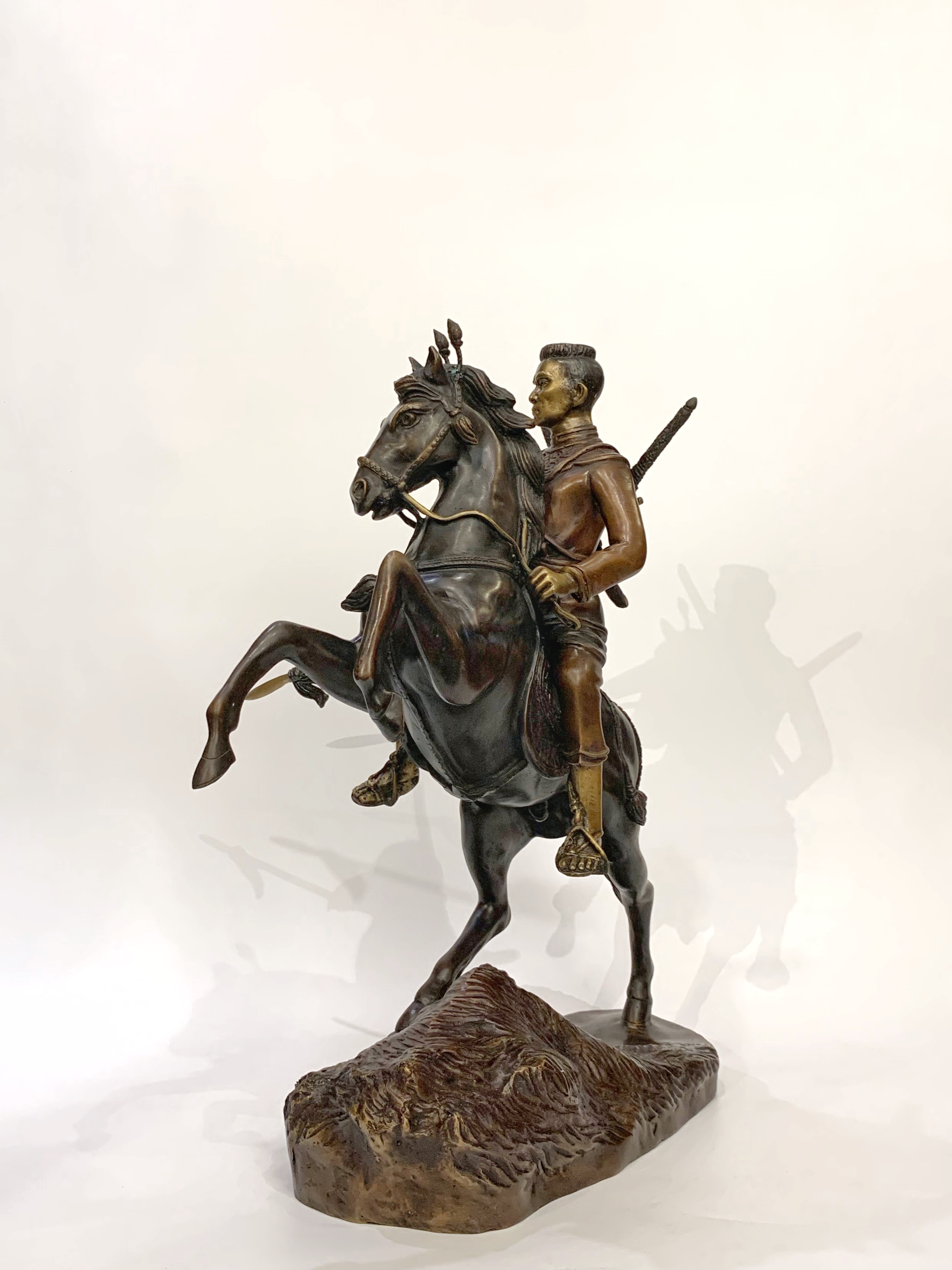 พระนเรศวรมหาราช ปราบไพรี หน้าตัก 9 นิ้ว (ทรงทวน)