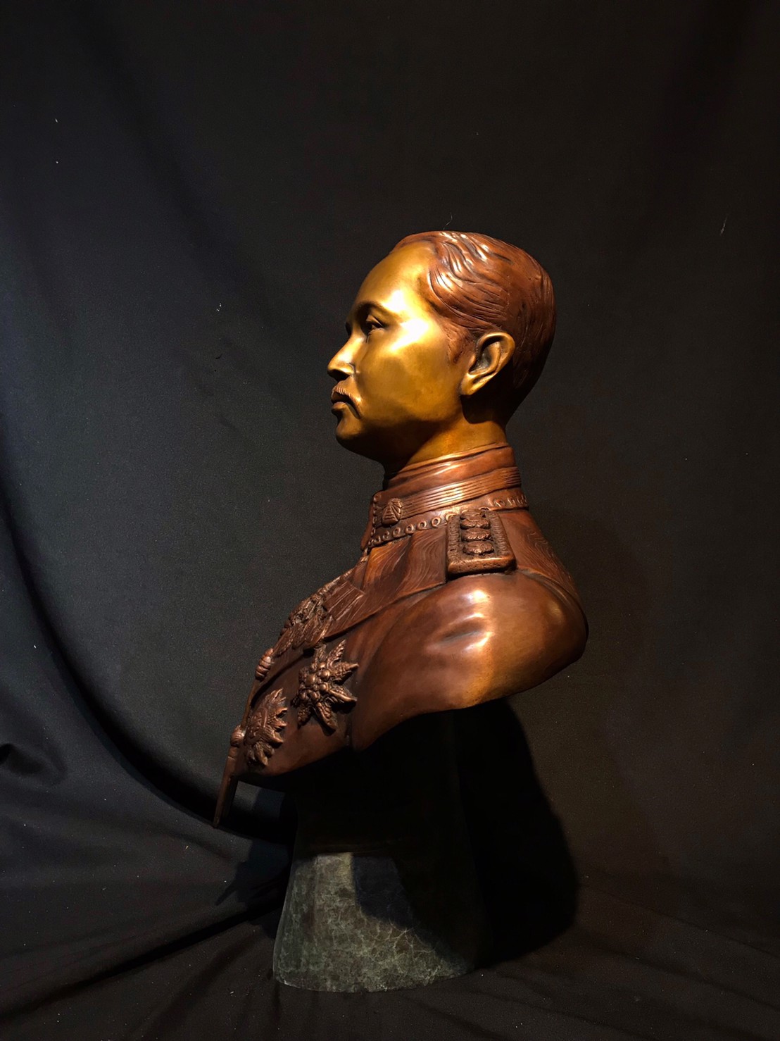 รัชกาลที่ 5 ครึ่งพระองค์ (ขนาดเท่าจริง)