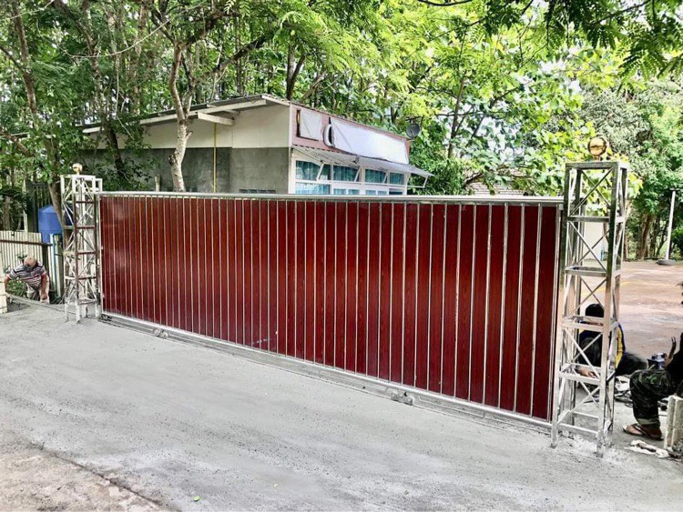 ช่างสแตนเลสสวนหลวง รับติดตั้ง ออกแบบราวกันตก ราวบันได ราวระเบียง ประตูสแตนเลสประตูสวนหลวง สแตนเลสลายไม้