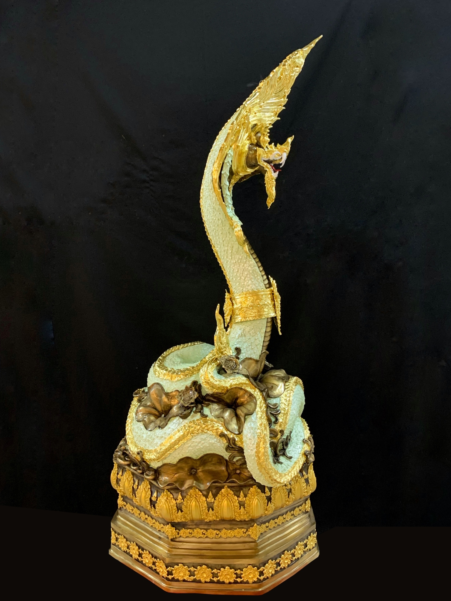 พญานาค สูง 149 cm.