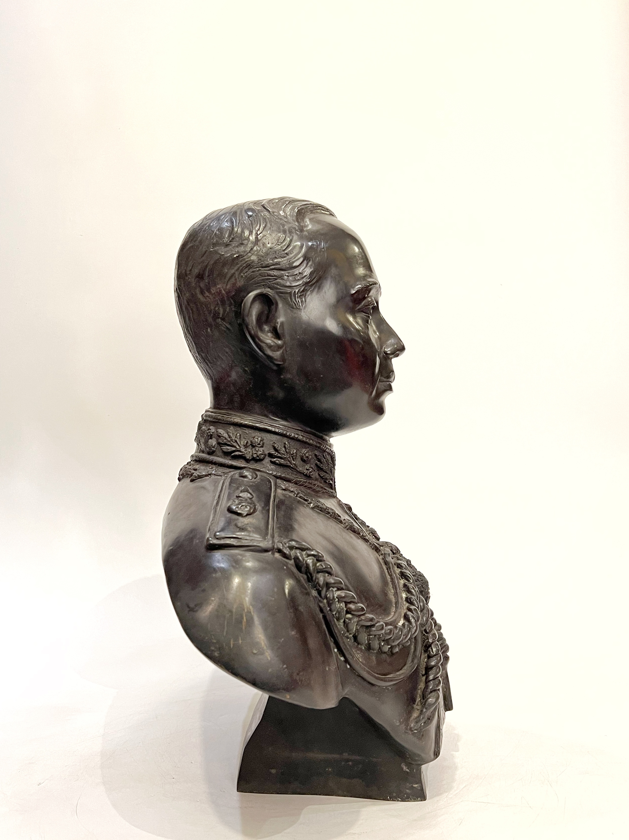 รัชกาลที่ 6 ครึ่งพระองค์