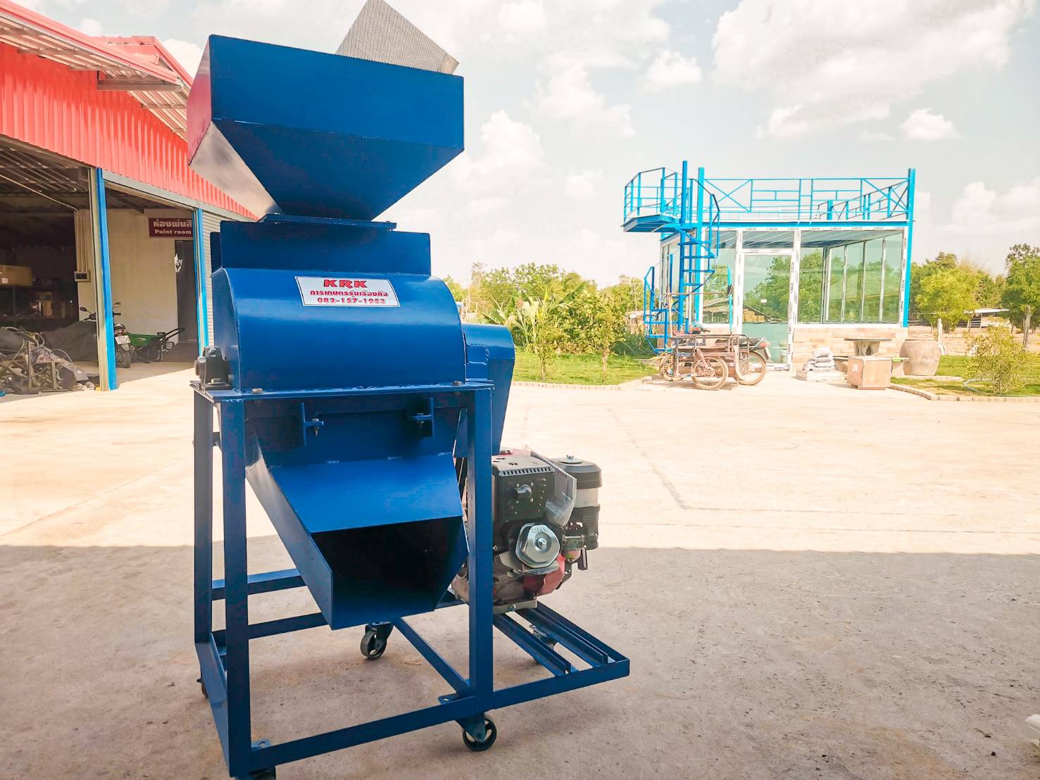 เครื่องตีป่นดิน วัตถุทำอาหารสัตว์ รุ่นใหญ่ พร้อมเครื่องยนต์เบนซิน 13 เเรง ราคาพิเศษ