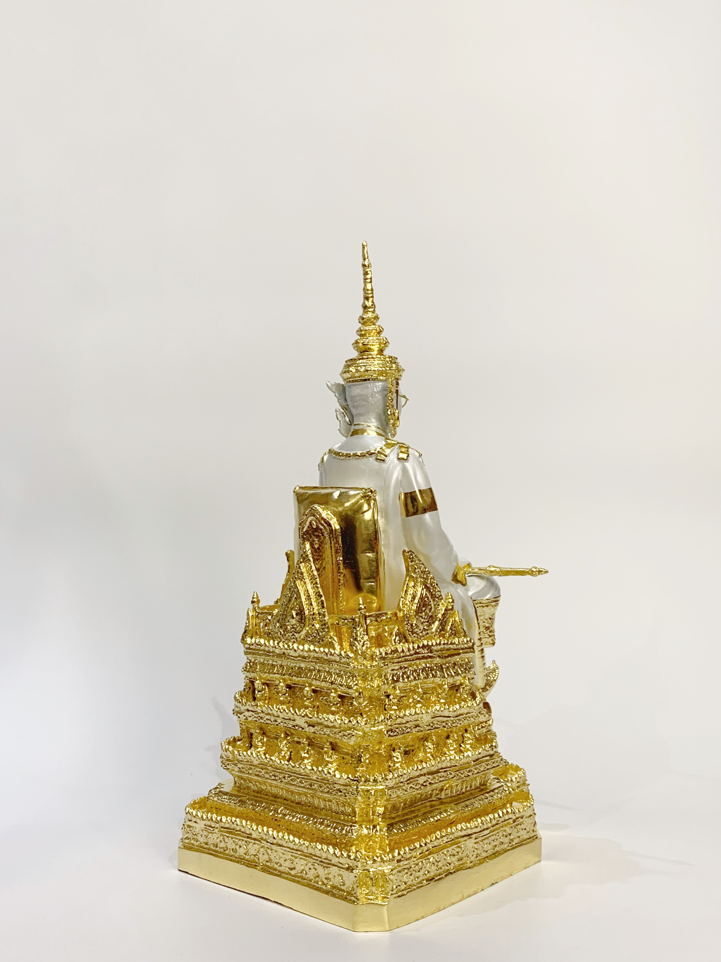 รัชกาลที่ 9 นั่งบัลลังก์ หน้าตัก 5 นิ้ว