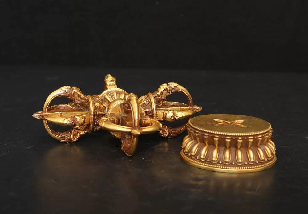 Pre-Order : วัชระสี่แฉก พร้อมฐาน ขนาด 15 cm