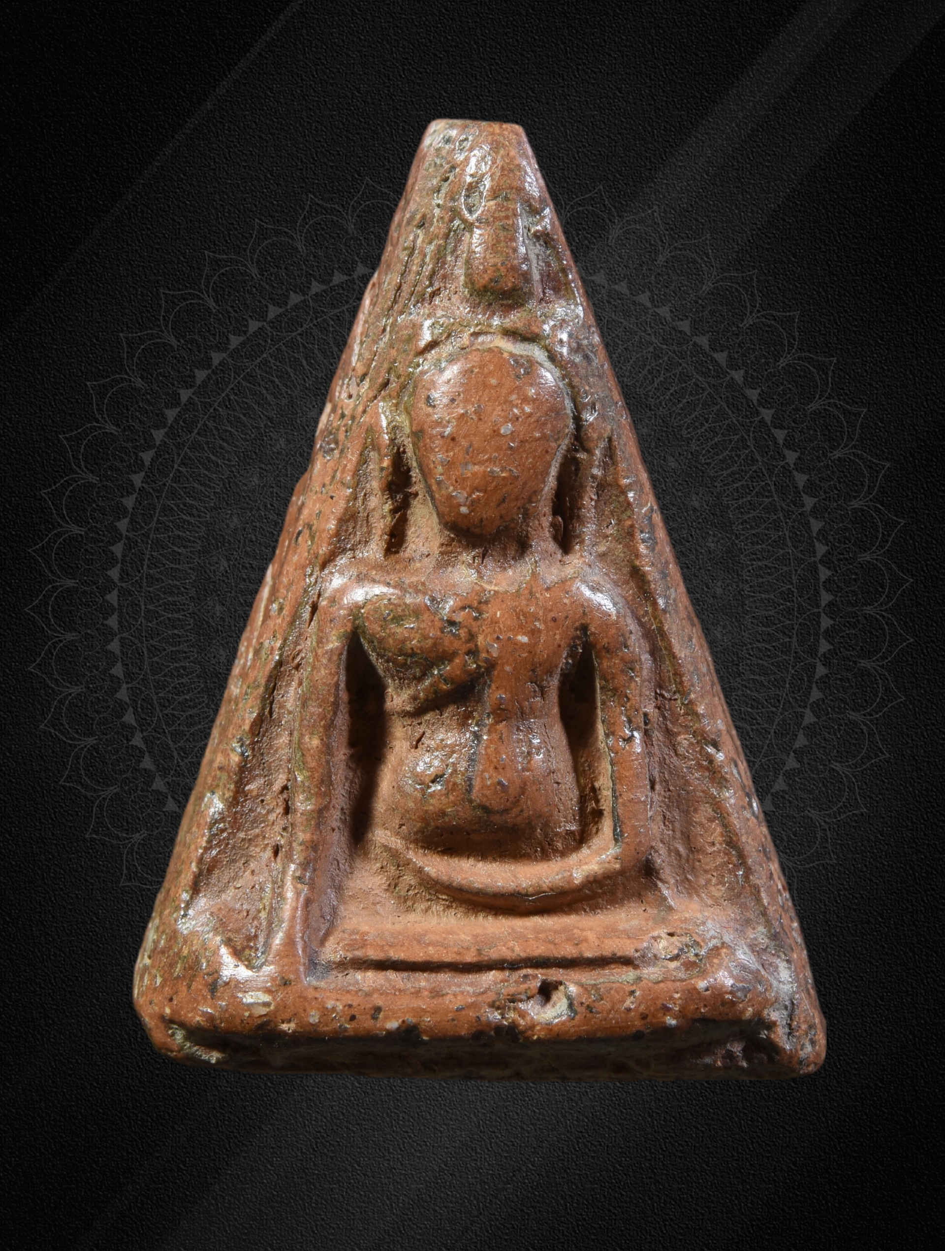 พระนางพญา พิมพ์เข่าตรง