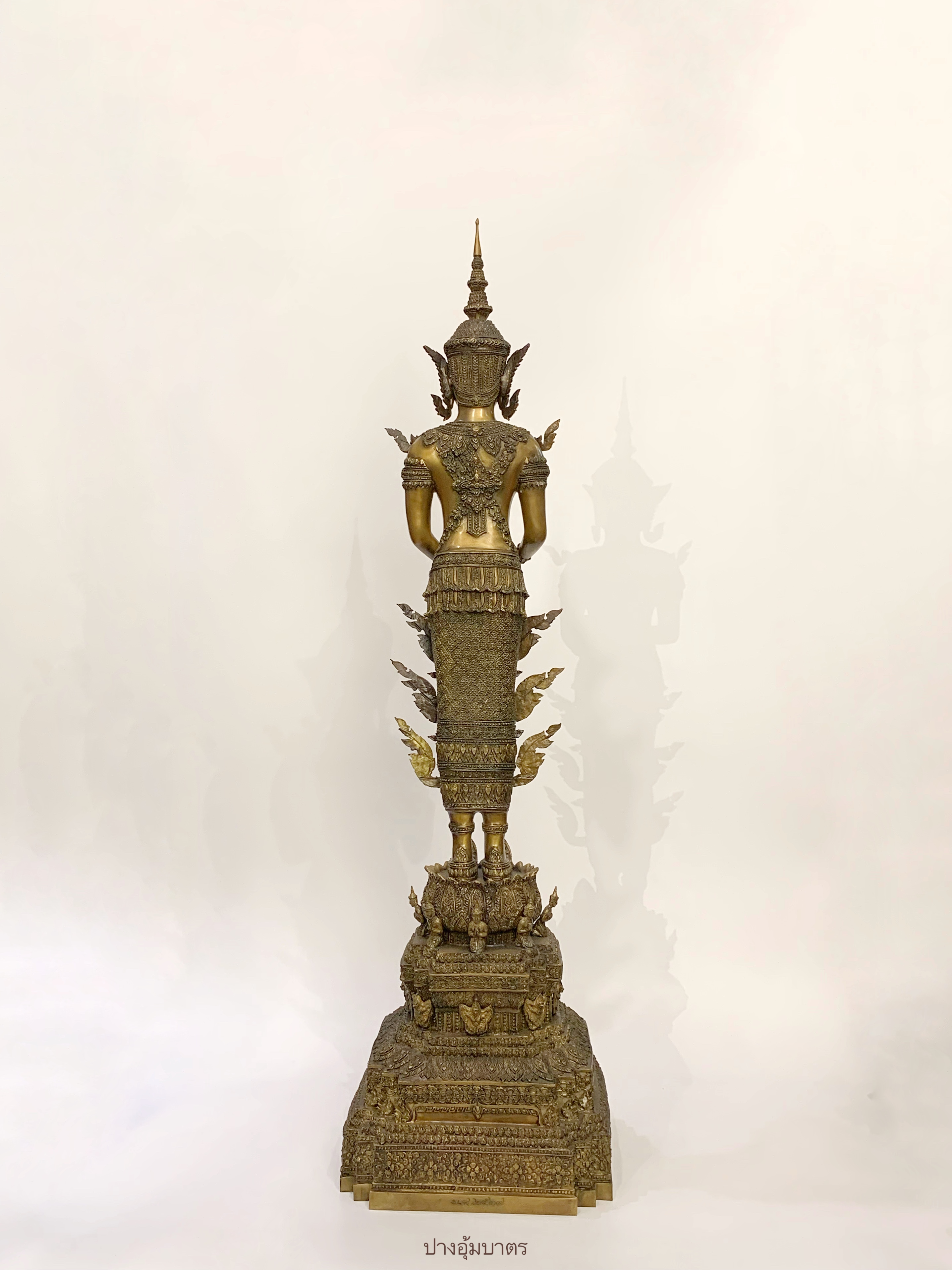 พระพุทธรูป ปางอุ้มบาตร ทรงเครื่องจักรพรรดิ์ หน้าตัก 9 นิ้ว