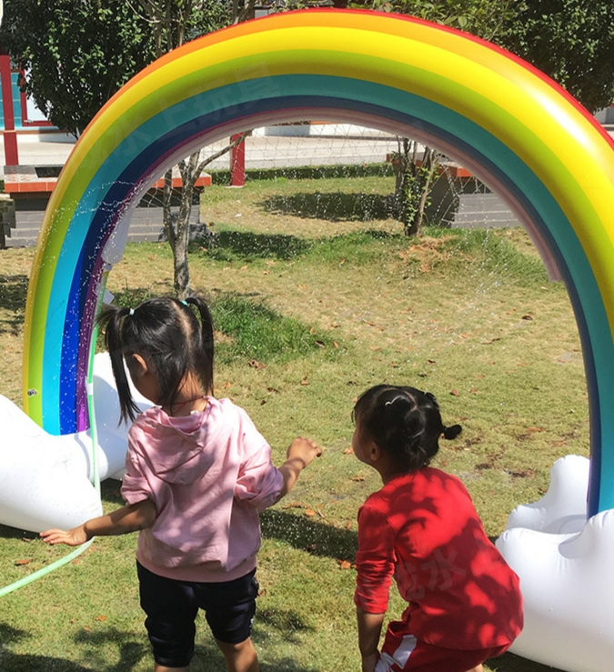 เป่าลมสายรุ้ง พ่นน้ำ Inflatable Rainbow Cloud Water Spray Toy