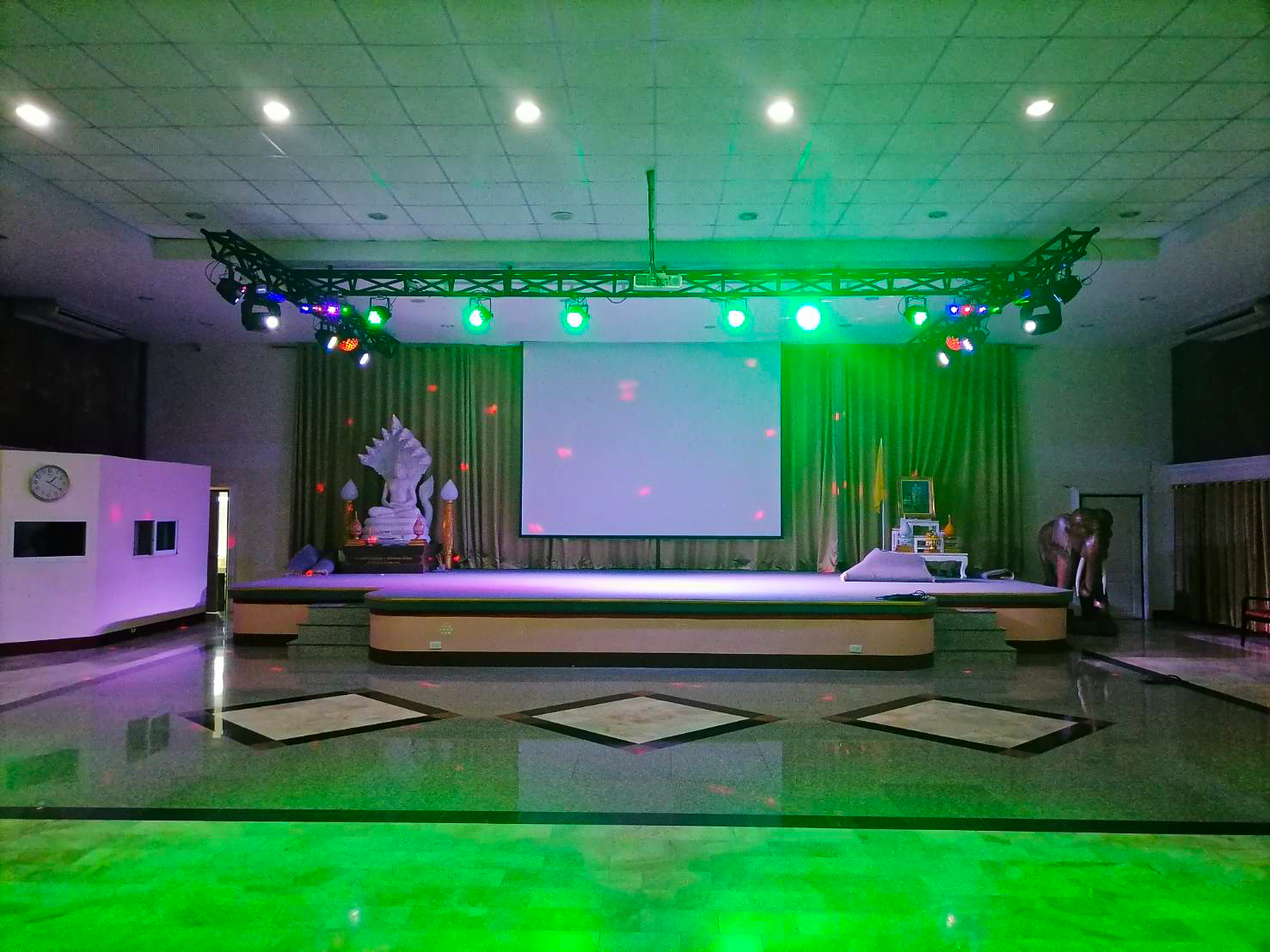 Goodsound Studio เข้าปรับปรุงระบบแสงบนเวทีประจำ อาคาร 2 ศรีวชิรธรรมสถาน