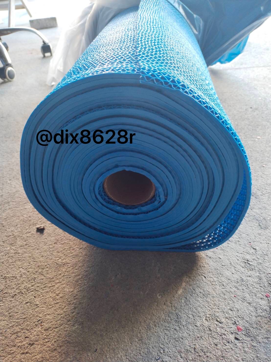 แผ่นกันลื่น สีน้ำเงิน หนา4-4.5mm. หน้ากว้าง90cm.ตัดขาย เมตรละ 299 บาท