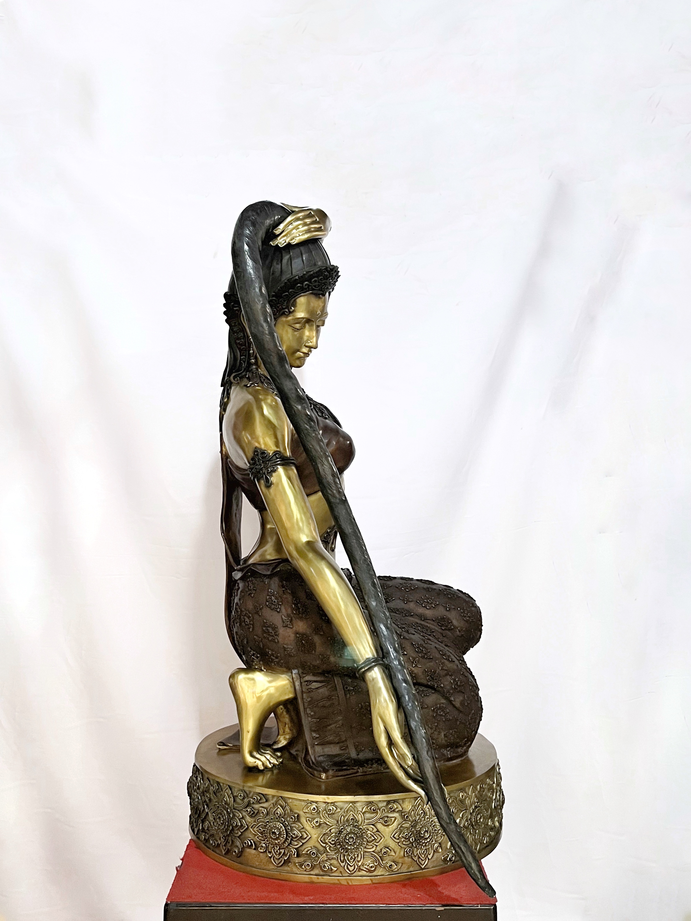 พระแม่ธรณีบีบมวยผม หน้าตัก 30 นิ้ว