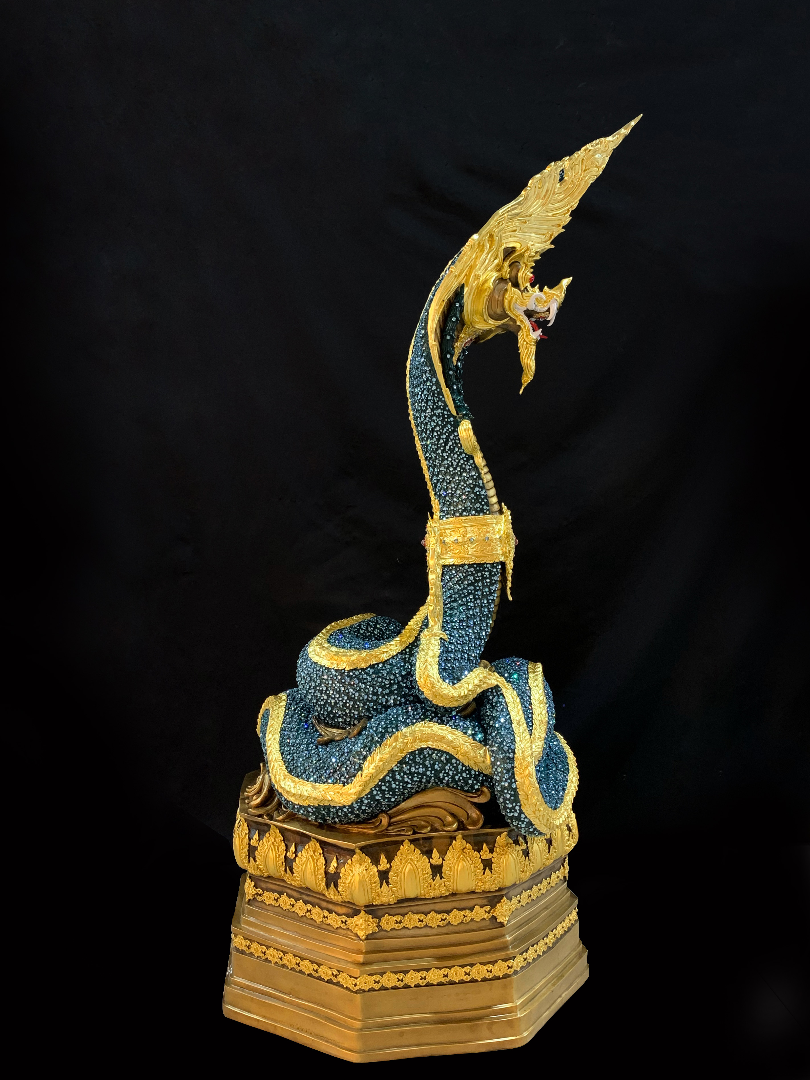 พญานาค สูง 159 cm.