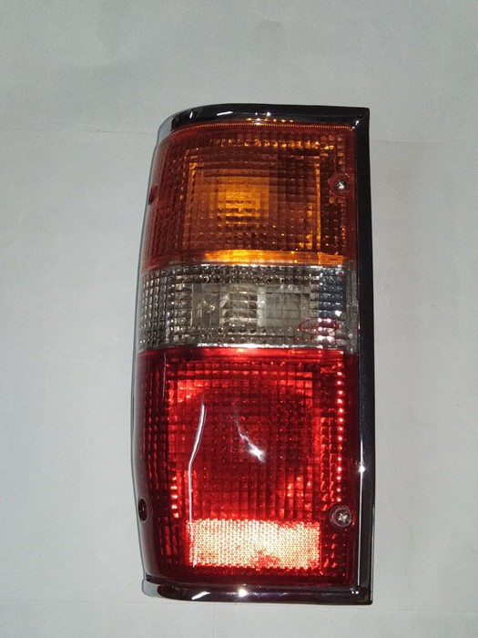 ไฟท้าย มิตซูบิชิ MITSUBISHI L200 ไซโคลน ขอบชุบ มีขั้วไฟ+หลอด ข้างซ้าย