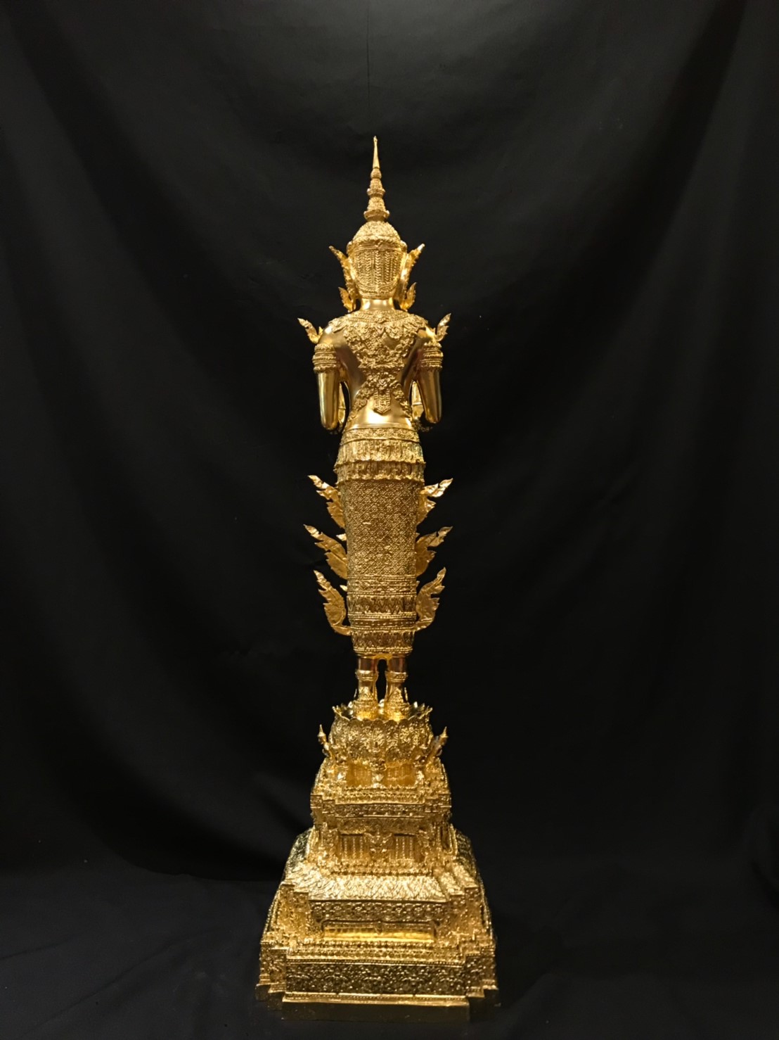 พระพุทธรูป ปางห้ามสมุทร ทรงเครื่องจักรพรรดิ์ หน้าตัก 9 นิ้ว