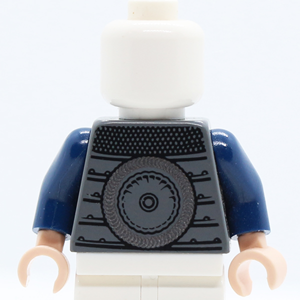 Armor with Large Disc and Chain Mail Pattern / Dark Blue Arms / Light Nougat Hands