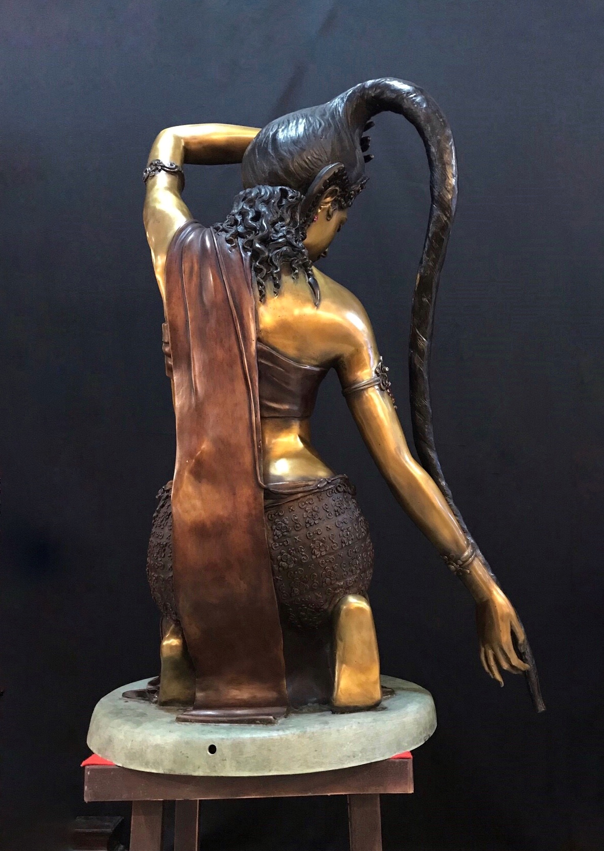 พระแม่ธรณีบีบมวยผม หน้าตัก 30 นิ้ว