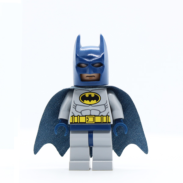 Batman - Light Bluish Gray Suit with Yellow Belt and Crest, Dark Blue Mask and Cape (Type 2 Cowl)
