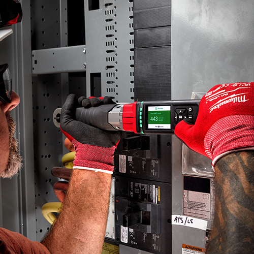 MILWAUKEE รุ่น M12 ONEFTR38-201C ประแจปอนด์ดิจิตอลไร้สายขนาด 3/8 นิ้ว แรงดัน 12V รวมเครื่องชาร์จและแบตเตอรี่ 12V@2.0AH x 1 ก้อน