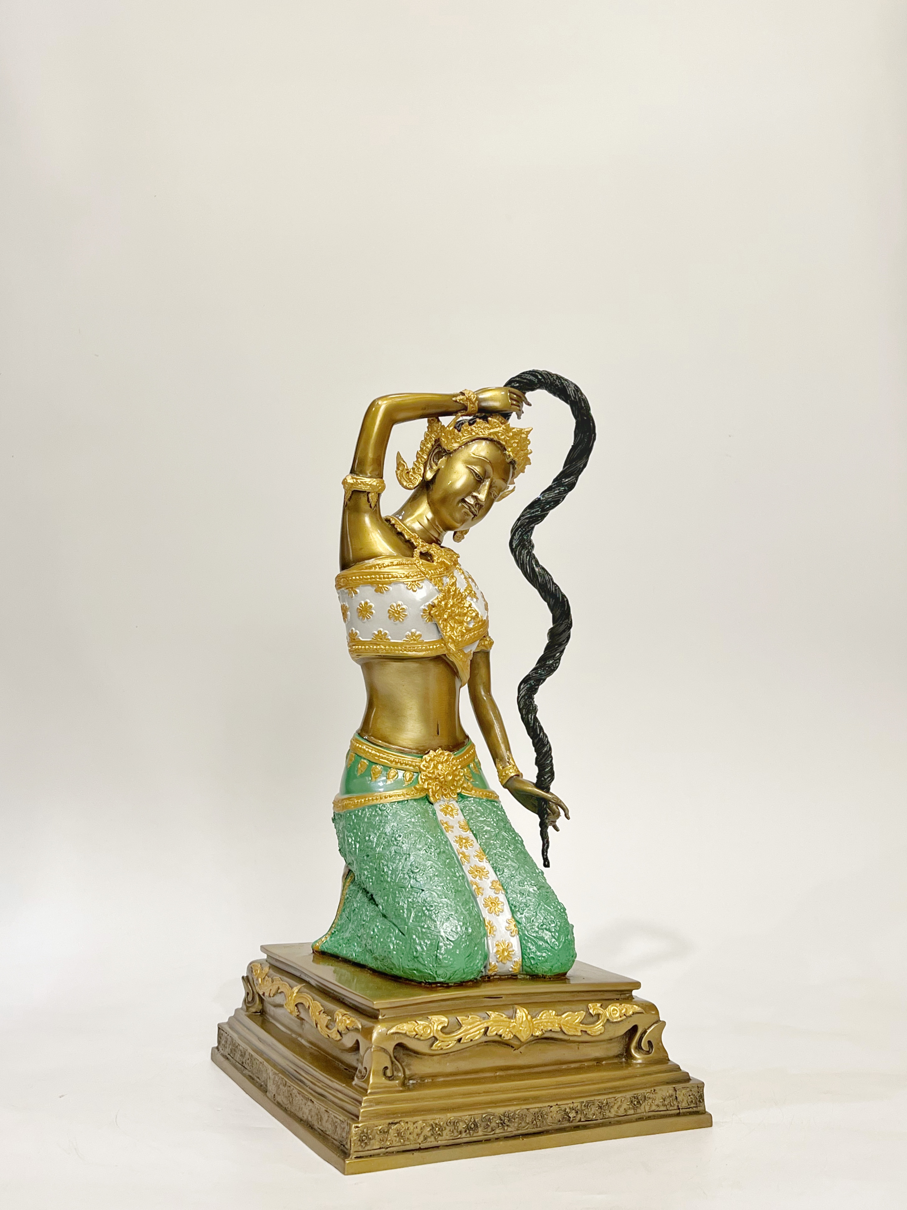 พระแม่ธรณีบีบมวยผม หน้าตัก 9 นิ้ว