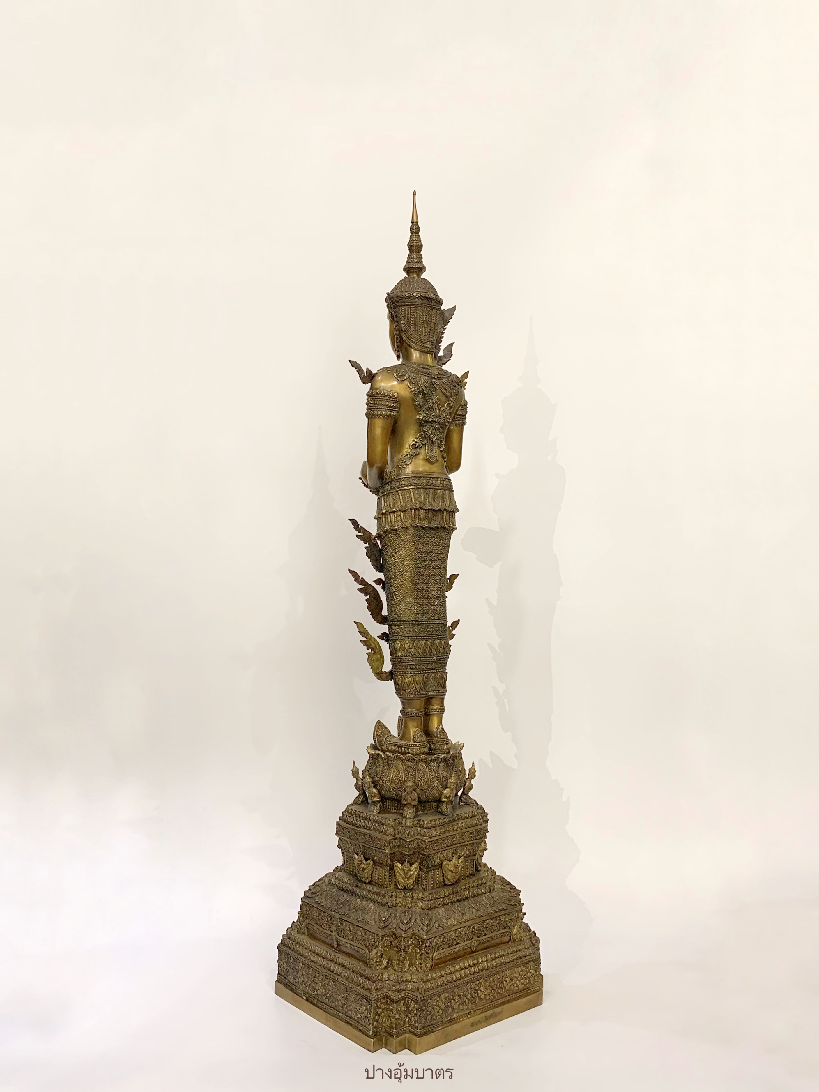 พระพุทธรูป ปางอุ้มบาตร ทรงเครื่องจักรพรรดิ์ หน้าตัก 9 นิ้ว