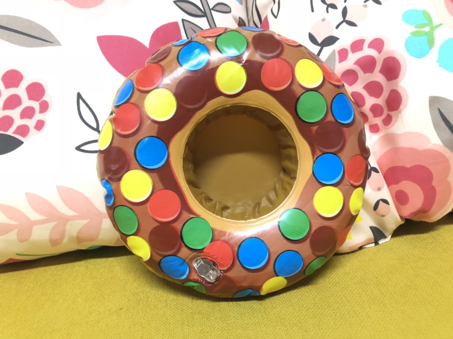 ที่วางแก้วเป่าลม โดนัทM&M Inflatable Donut M&M Cup Holder