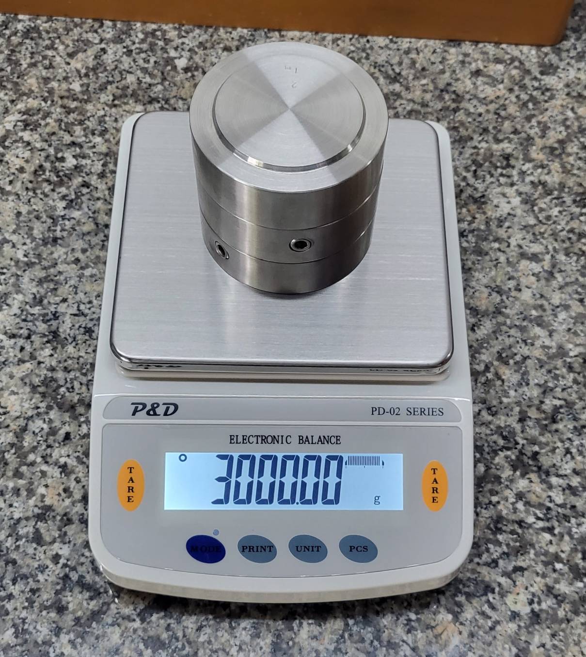 เครื่องชั่งละเอียด 3200 g. ค่าละเอียด 0.01 g.