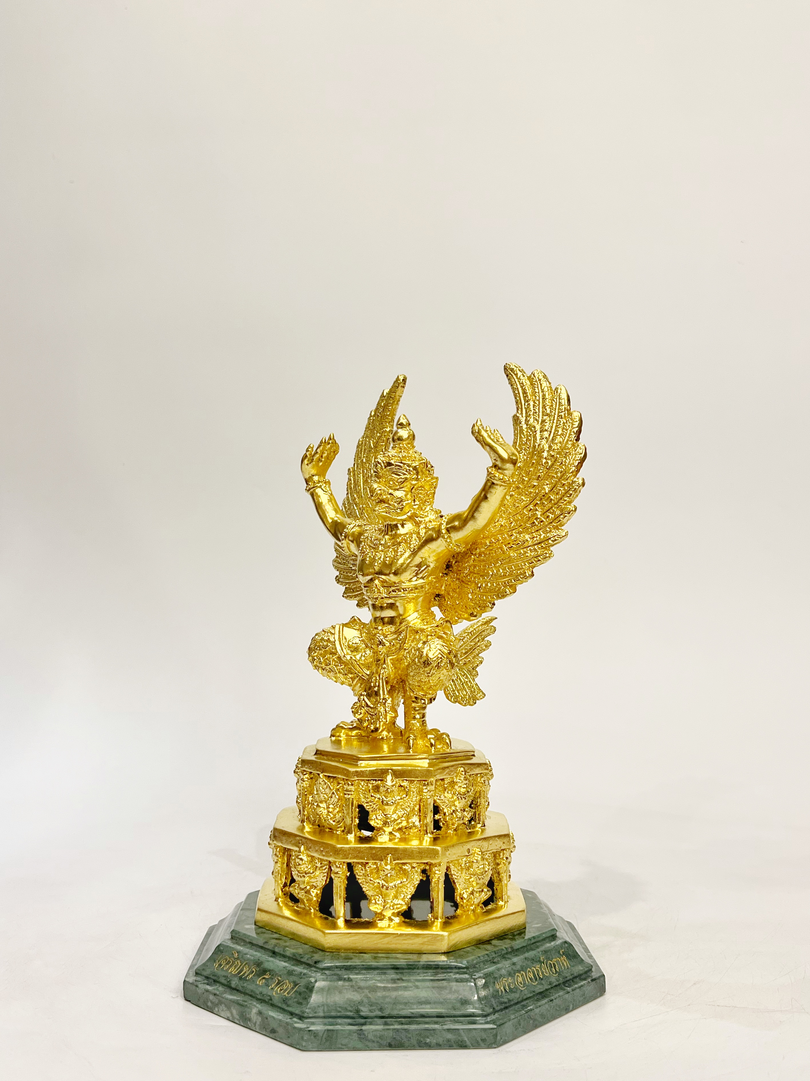 พญาครุฑ รุ่น เจริญพร (องค์บูชา พิมพ์เล็ก)