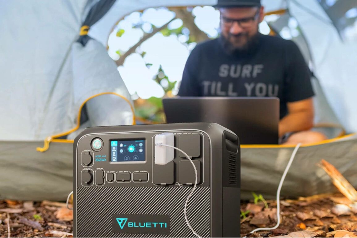 BLUETTI AC200MAX Portable Power Station + MP200 Solar Cell เซทแบตเตอรี่สำรองพกพา พร้อมโซลาร์เซลล์