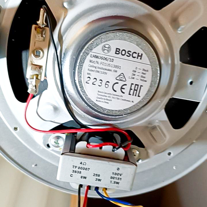 ติดตั้งเครื่องเสียง เดินสายลำโพง ติดลำโพง 6 ใบ แอมป์ขยายเสียง 1 เครื่อง ร้าน NIGIWAI ปากซอยสายไหม 73 ในงบประมาณ 18,500 บาท