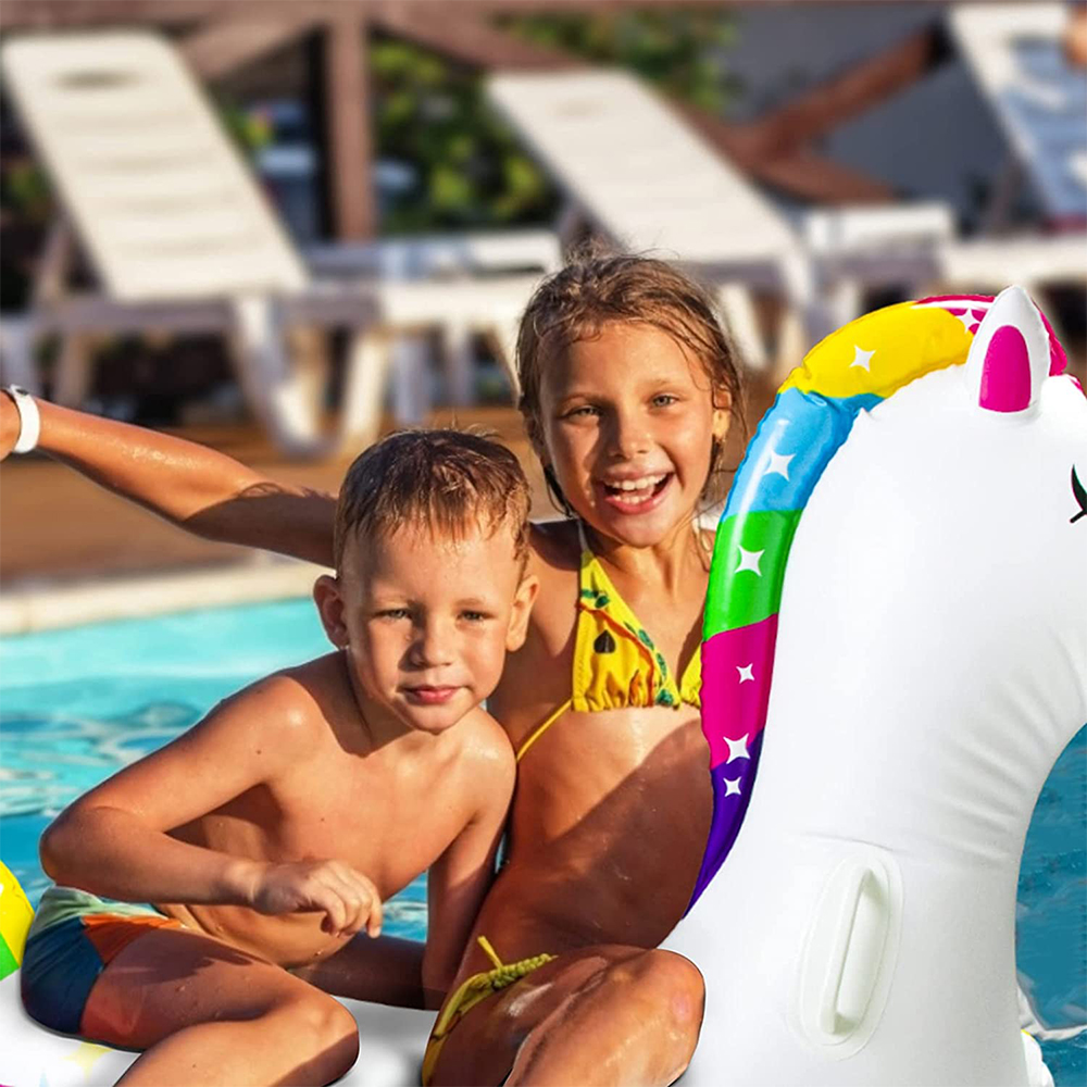 แพเป่าลมรูปยูนิคอร์นสำหรับเด็ก พร้อมสปริงเกอร์พ่นน้ำได้ Inflatable Unicorn Pool Float for Kids with Sprinklers