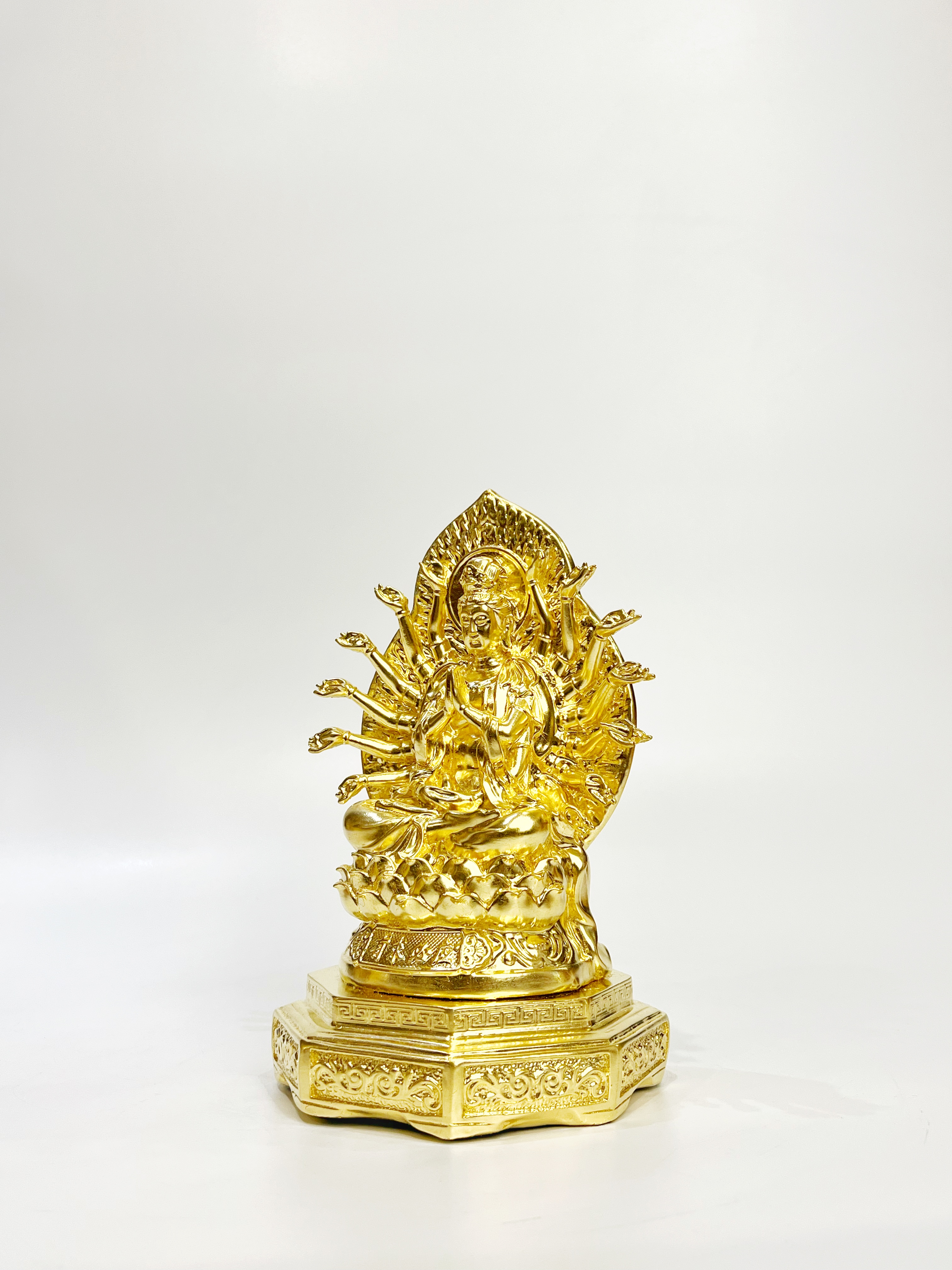 พระโพธิสัตว์กวนอิม เจ้าแม่กวนอิม ปางพันมือ หน้าตัก 3 นิ้ว (ฐานแปดเหลี่ยม)