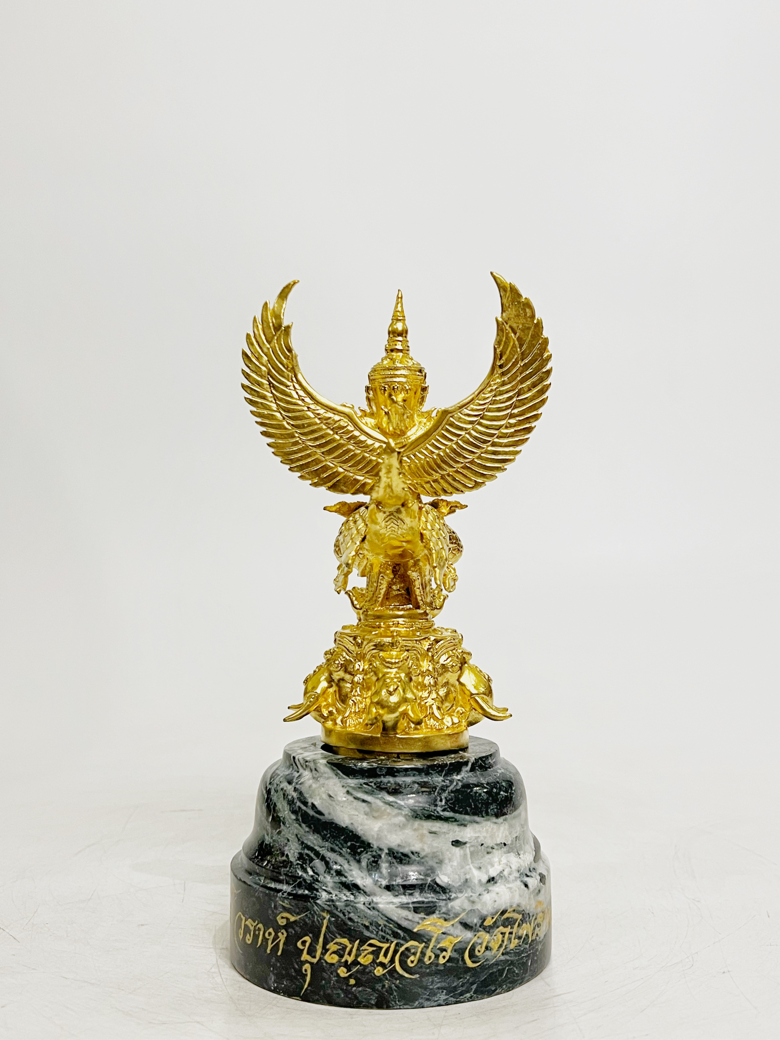 พญาครุฑ องค์บูชา รุ่น มหาเศรษฐี สูง 8 นิ้ว (ขนาดกลาง)