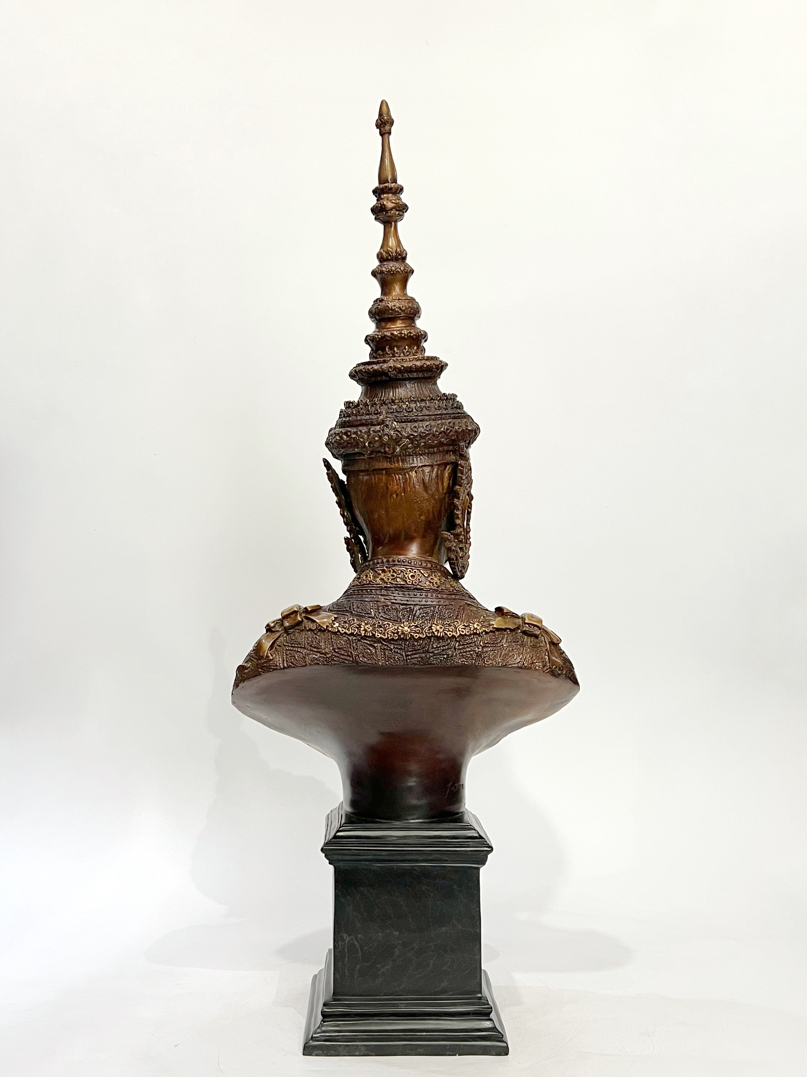 รัชกาลที่ 5 ครึ่งพระองค์ (ทรงพระมหาพิชัยมงกุฎ)