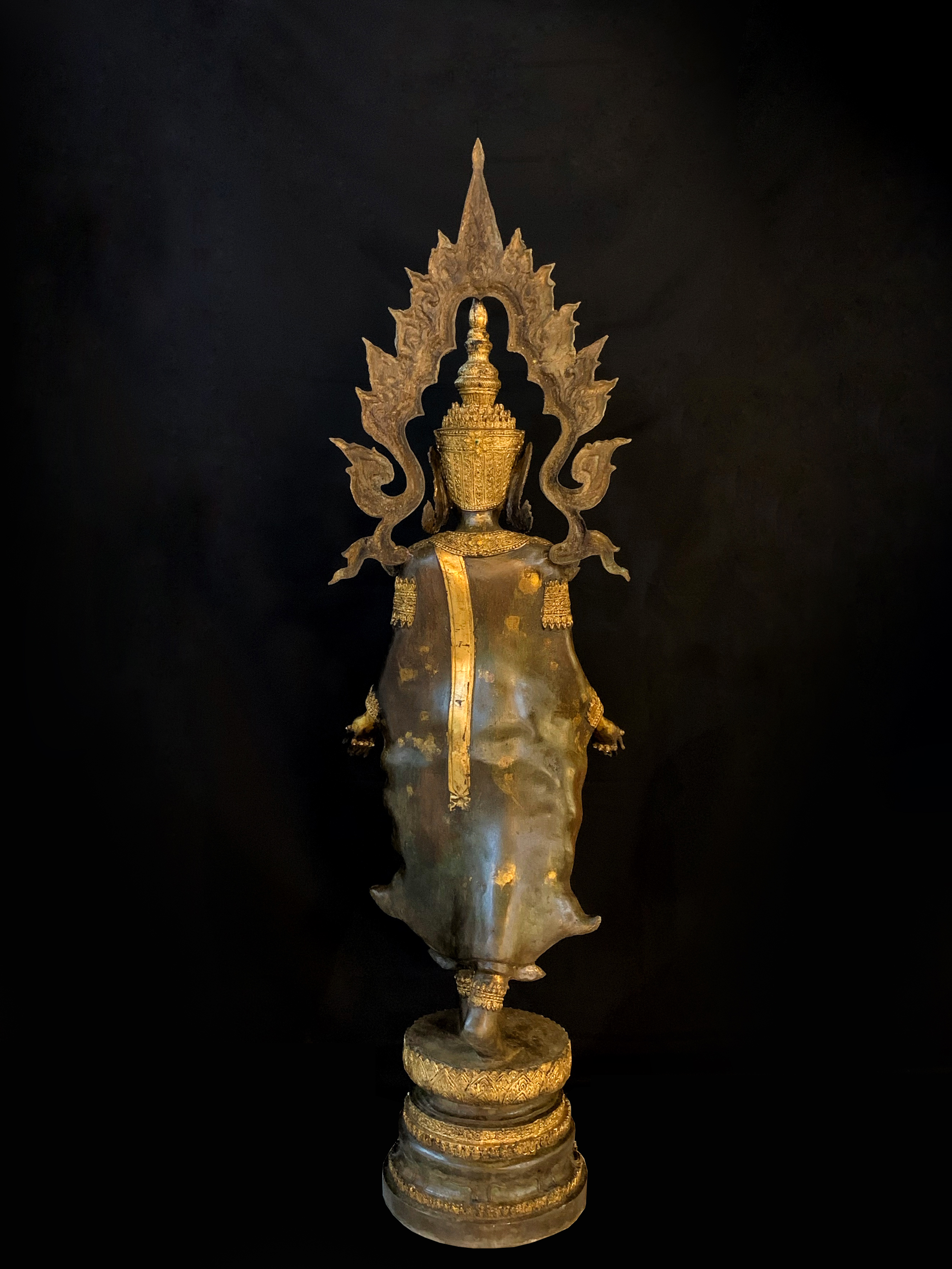 พระพุทธมหาจักรพรรดิ ปางเปิดโลก สูง 2 เมตร (ประดับพลอยกระจก)