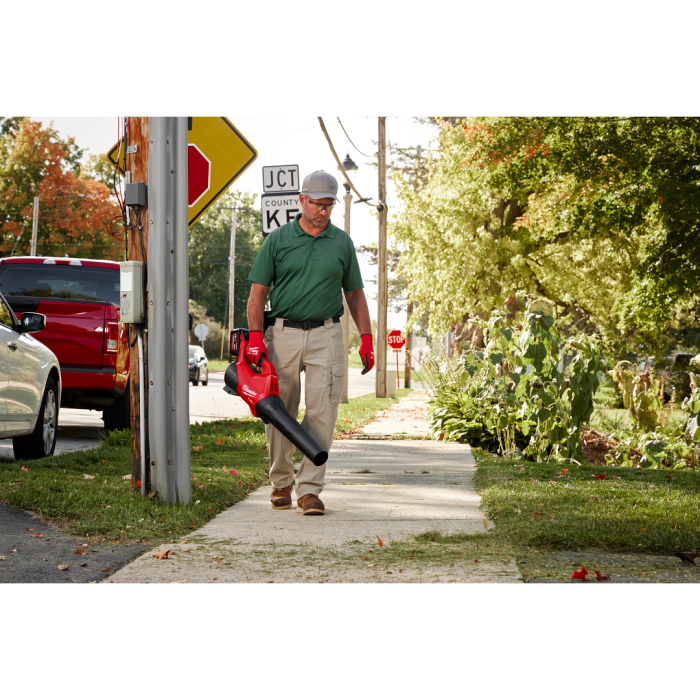 MILWAUKEE M18 FBLG3-0 เครื่องเป่าใบไม้ไร้สาย 18 โวลต์ พร้อมแท่นชาร์จและแบตเตอรี่ 18V@5.0AH x 2 ก้อน