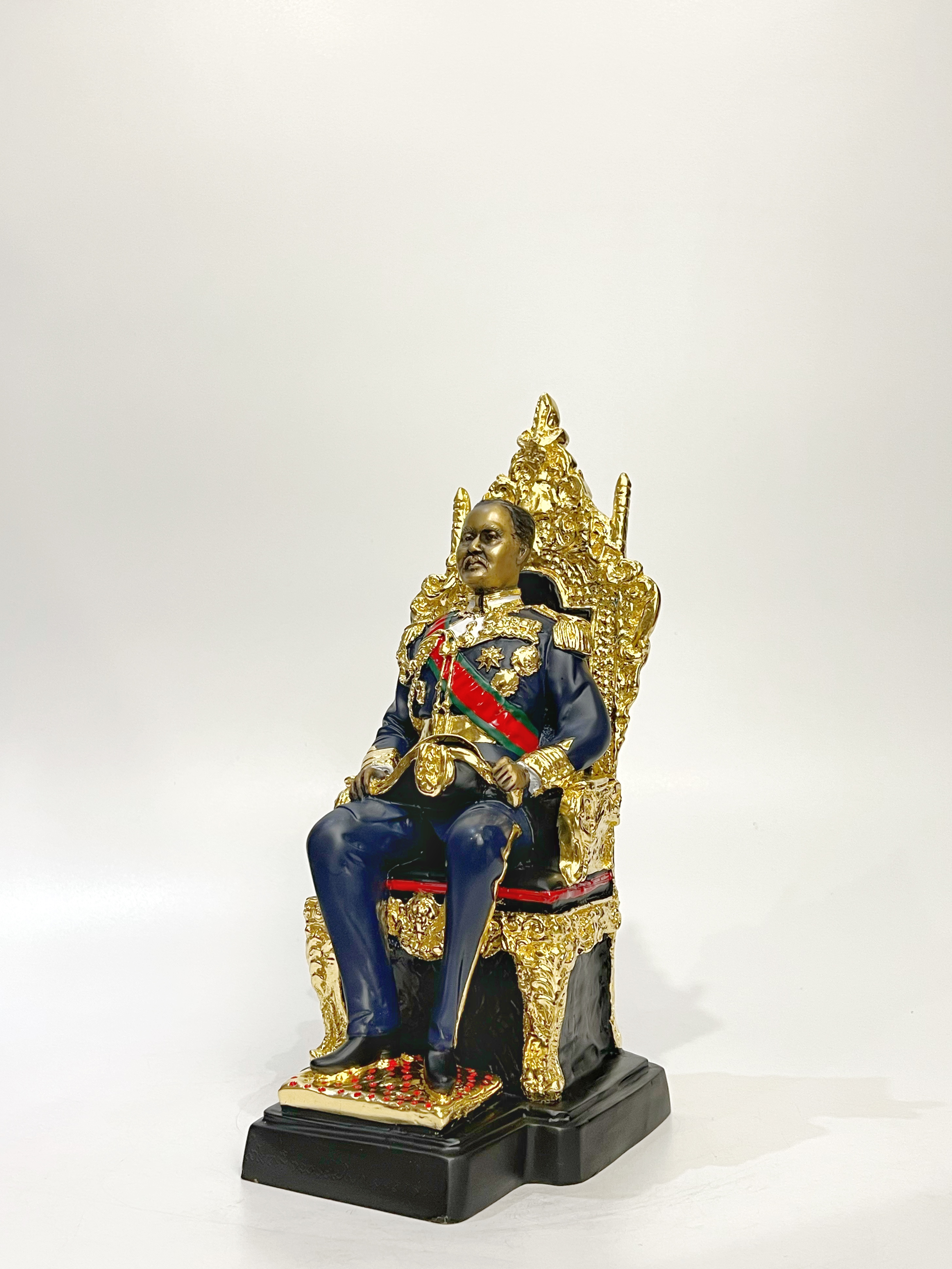 รัชกาลที่ 5 นั่งบัลลังก์ หน้าตัก 5 นิ้ว