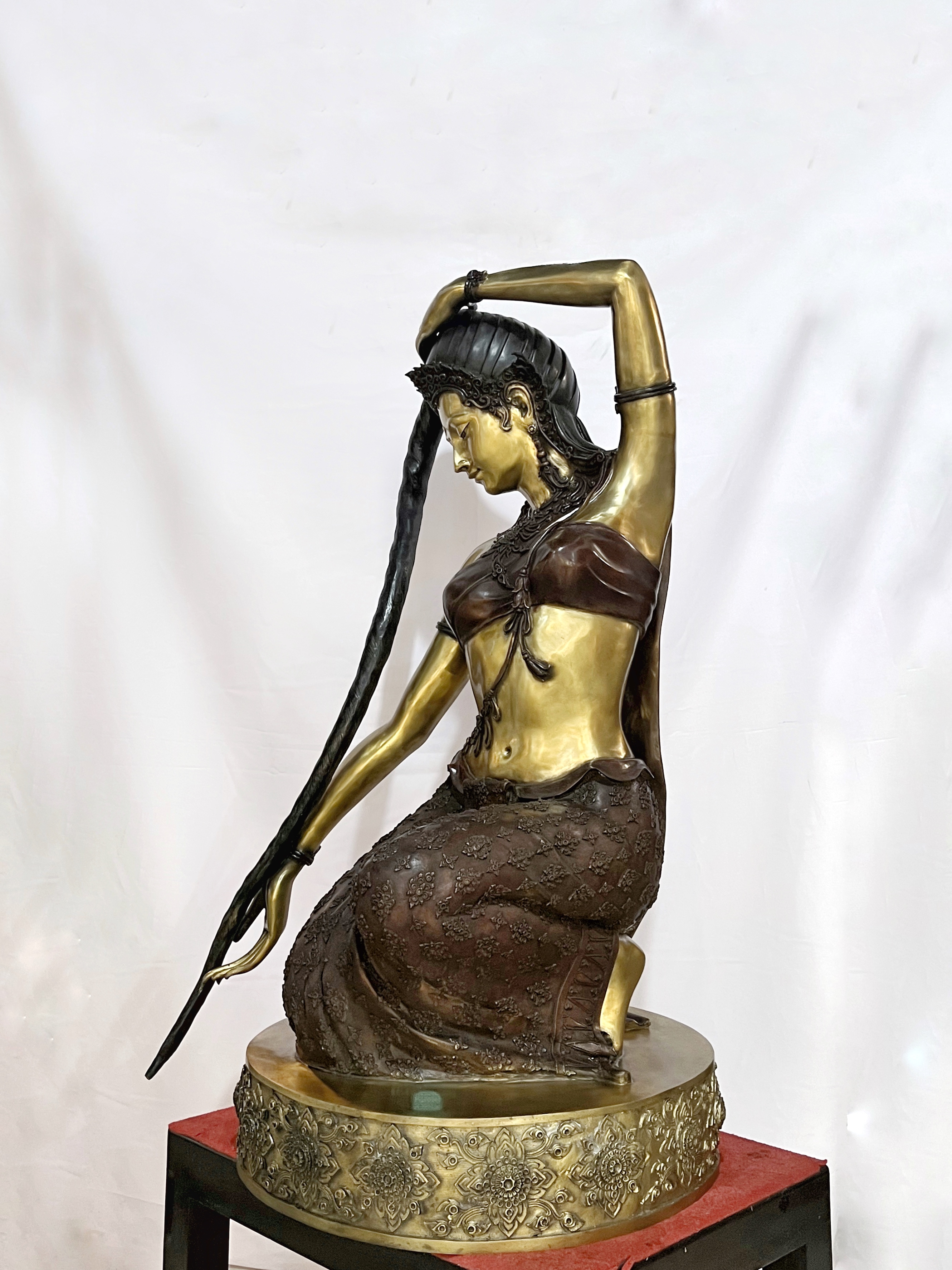 พระแม่ธรณีบีบมวยผม หน้าตัก 30 นิ้ว