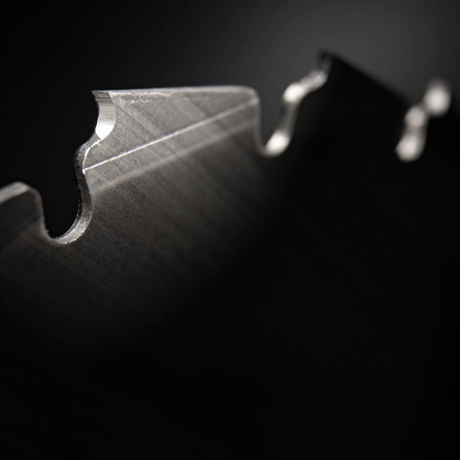 ใบเลื่อยวงเดือนตัดไม้ ตัดหญ้า ลับคมได้ 10 นิ้ว 26 ฟัน รูเพลา 25.4 มิล ใส่ได้กับเครื่องตัดหญ้าทุกรุ่น