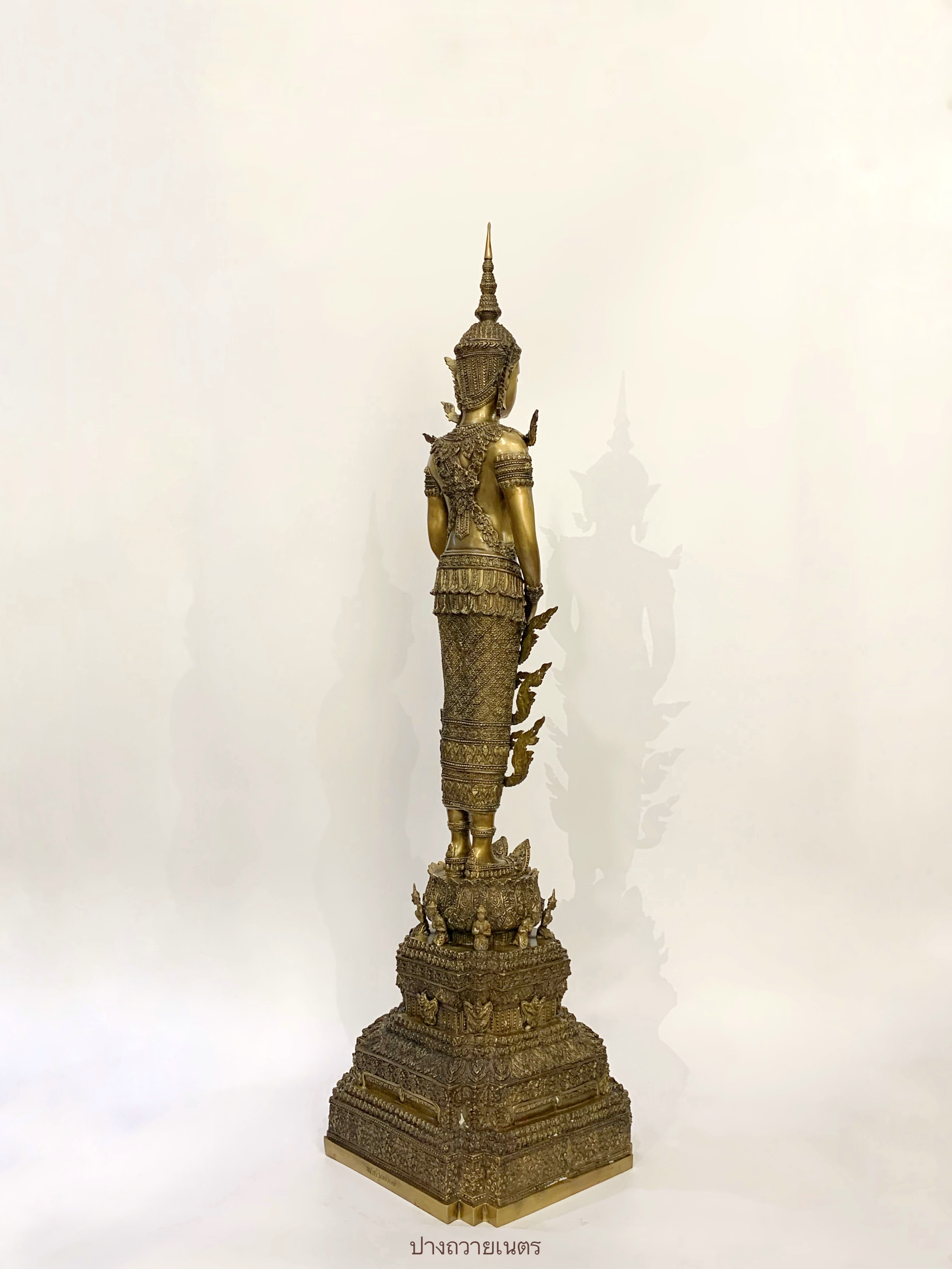 พระพุทธรูป ปางถวายเนตร ทรงเครื่องจักรพรรดิ์ หน้าตัก 9 นิ้ว