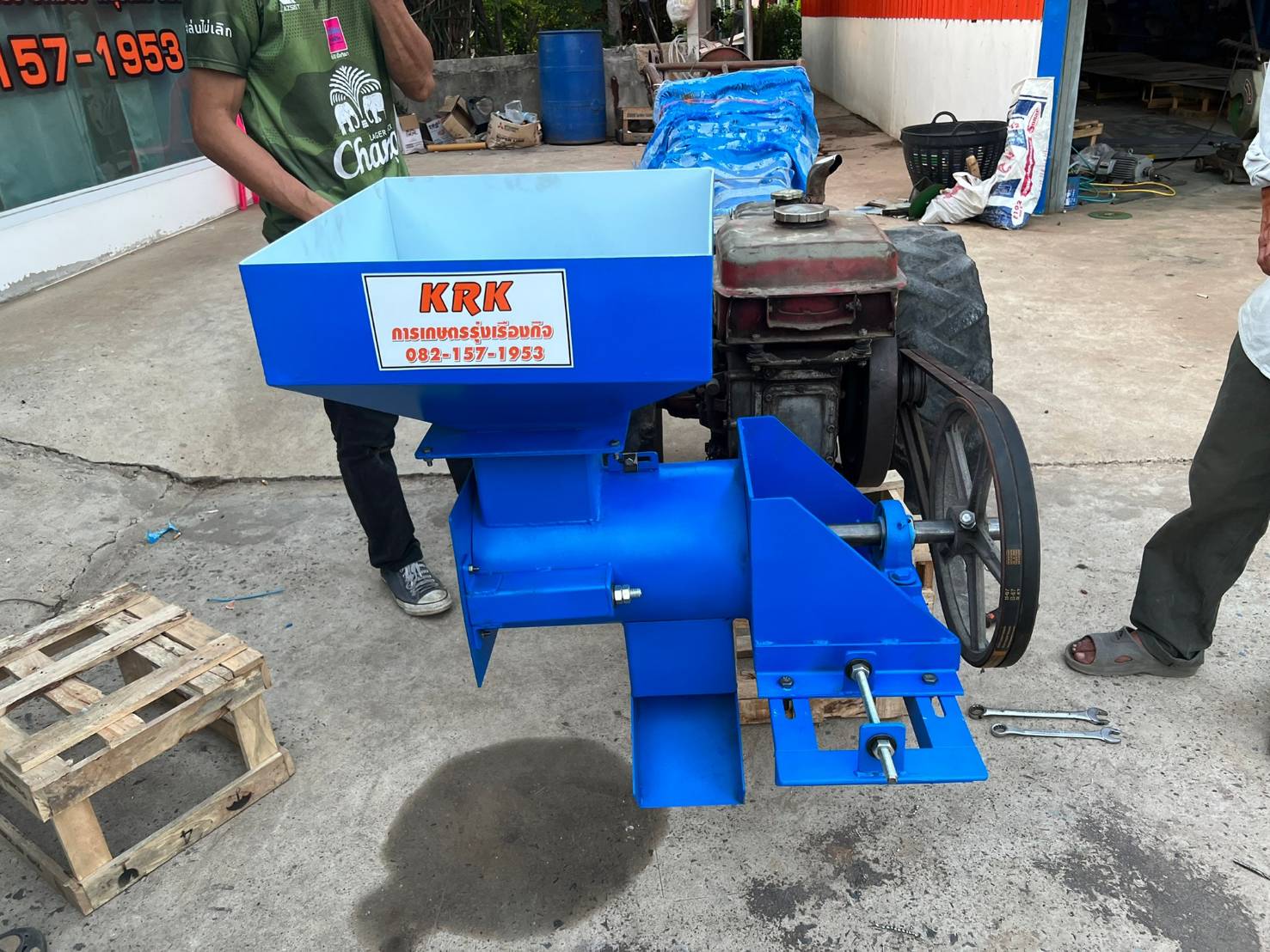 เครื่องอัดเม็ดปุ๋ย เเบบติดรถไถเดินตาม รุ่นกลาง อัตราการผลิต200-400โล ต่อชั่วโมง