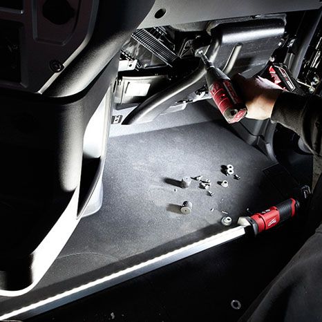 MILWAUKEE รุ่น M12 UHL-0 ไฟหนีบฝากระโปรง ไฟส่องใต้ฝากระโปรง LED ไร้สาย แรงดัน 12 โวลท์ เครื่องเปล่า