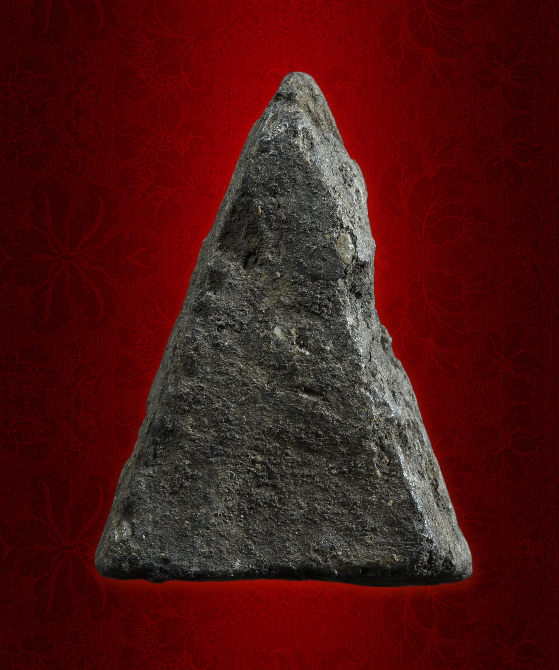 พระนางพญา พิมพ์เข่าโค้ง เนื้อดำ